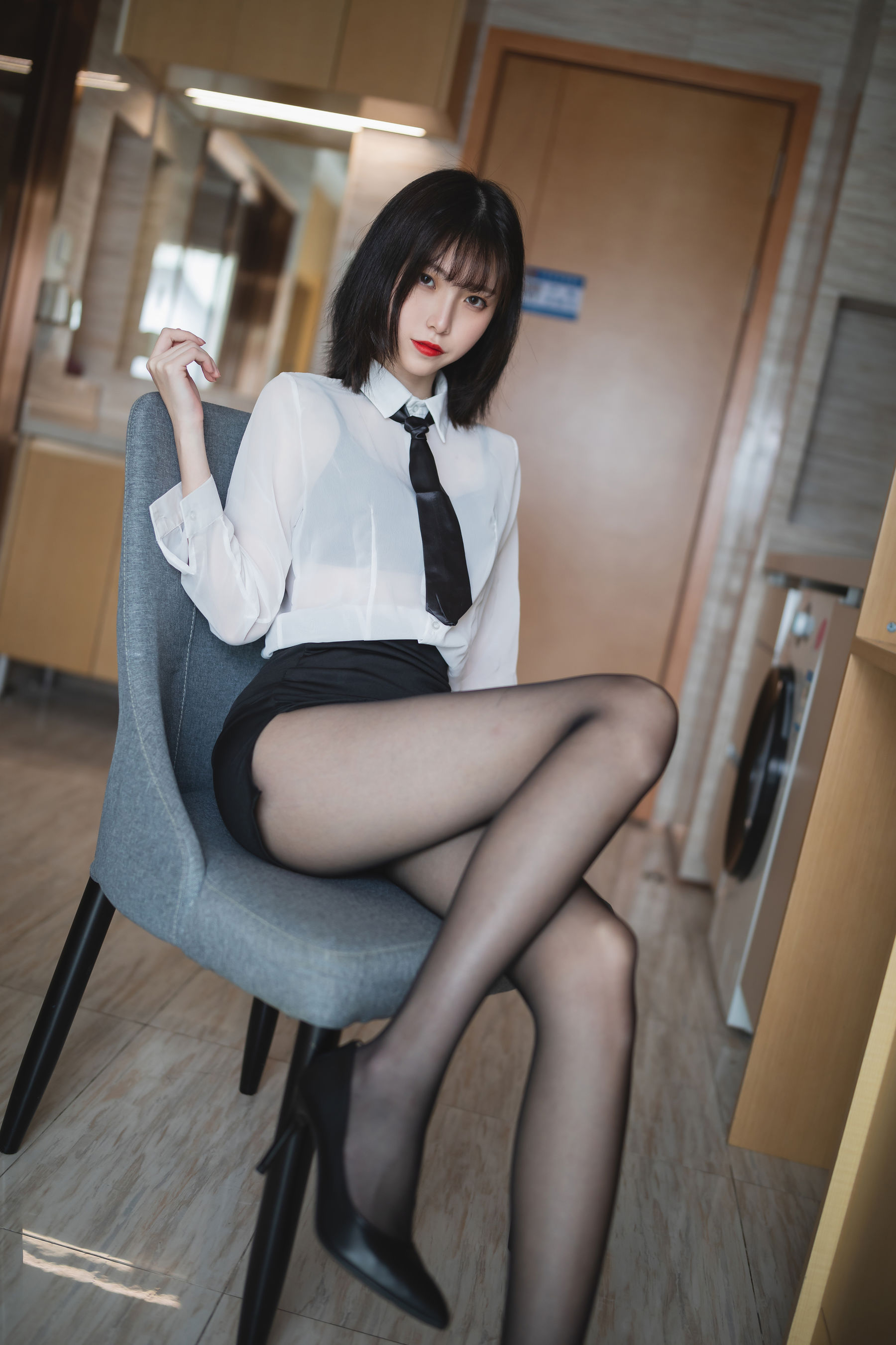 许岚 – OL制服 [41P]