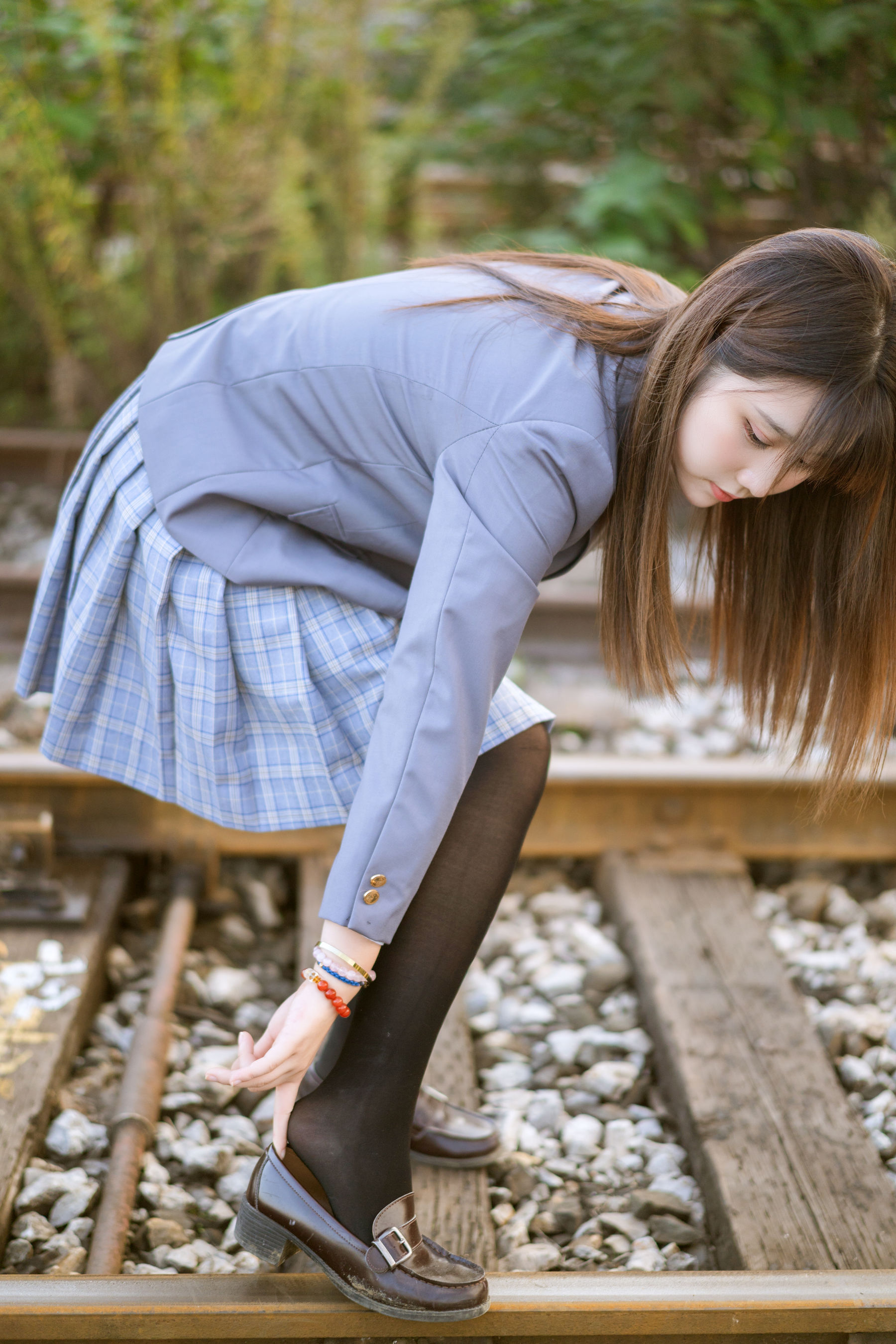 微博福利姬镜酱 私奔之制服 [30P]