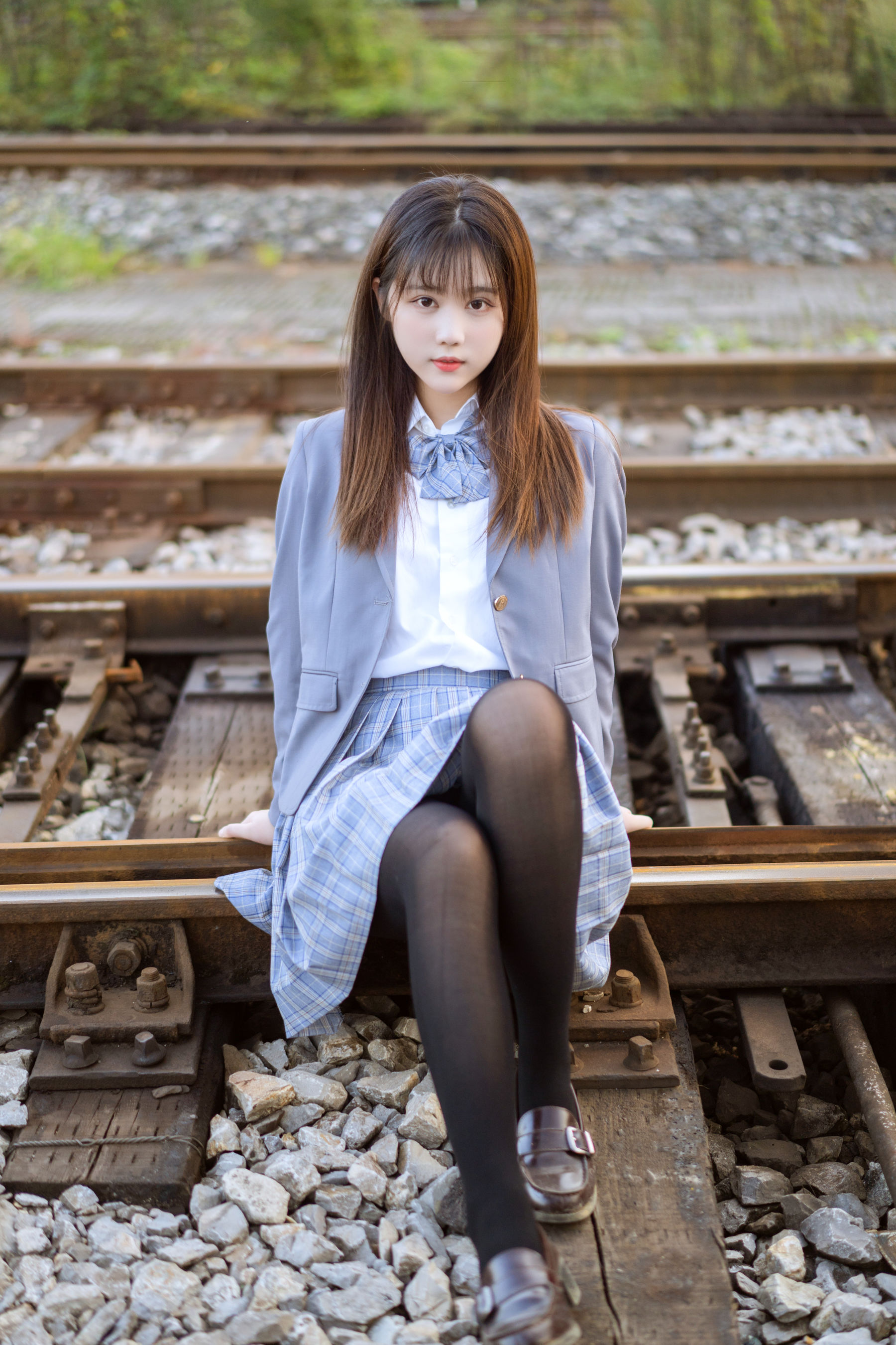 微博福利姬镜酱 私奔之制服 [30P]