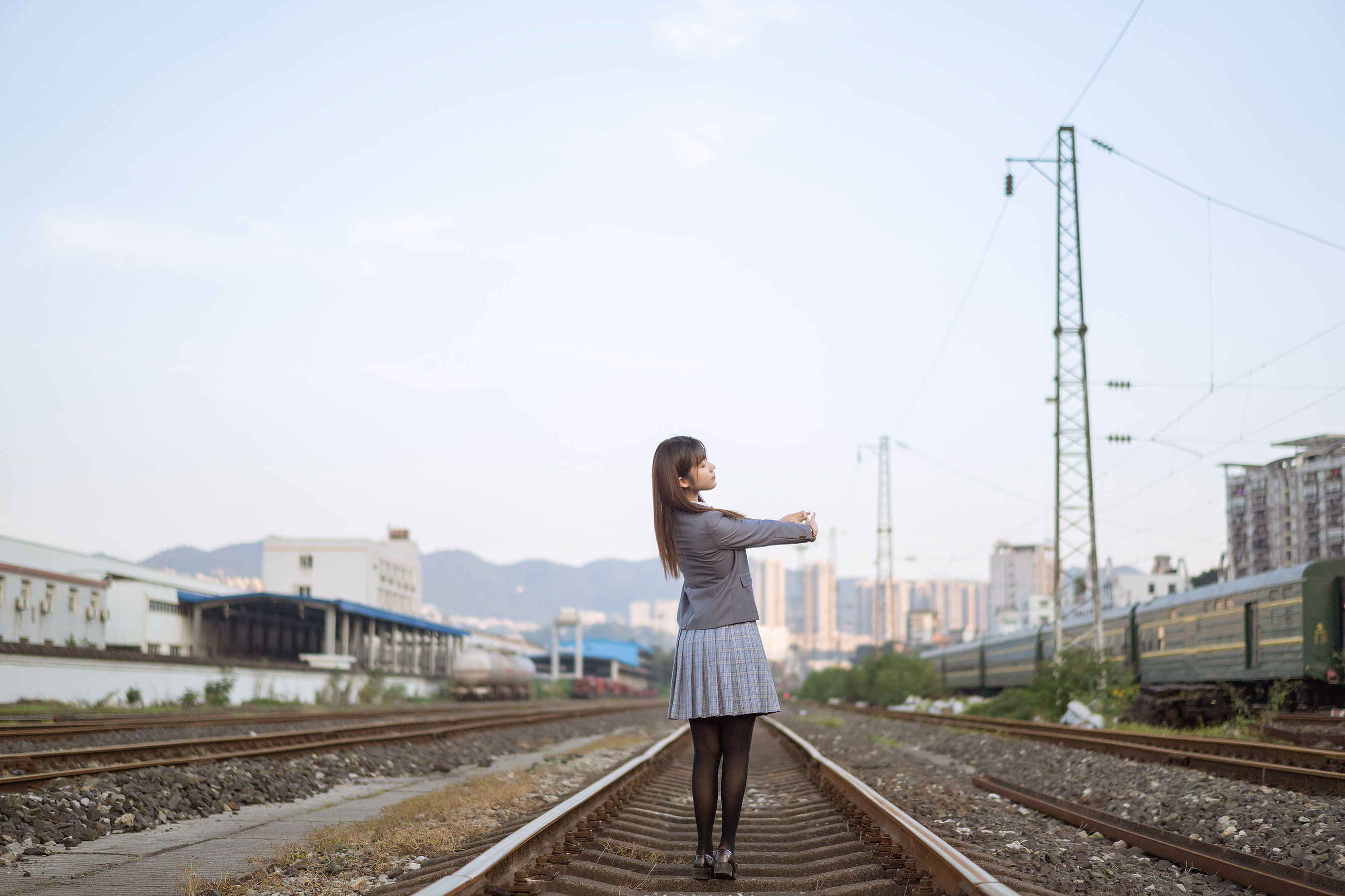 微博福利姬镜酱 私奔之制服 [30P]