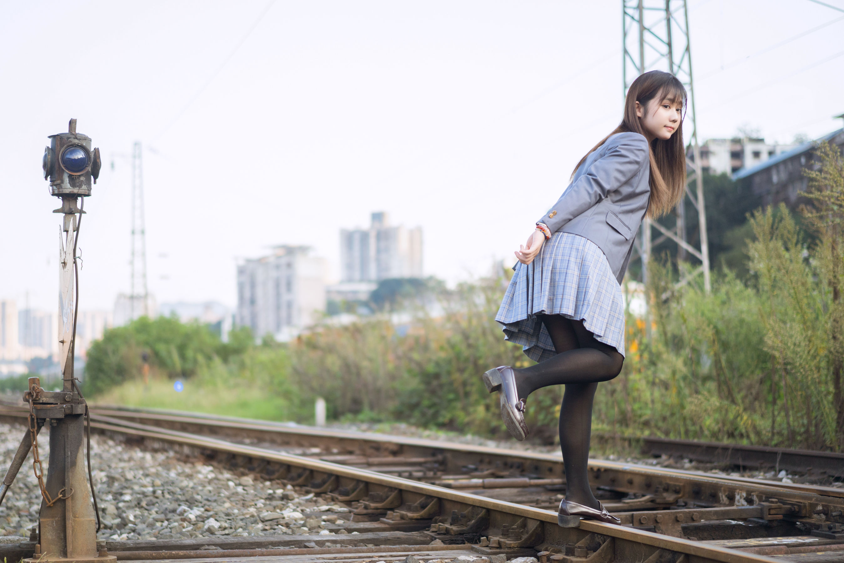 微博福利姬镜酱 私奔之制服 [30P]