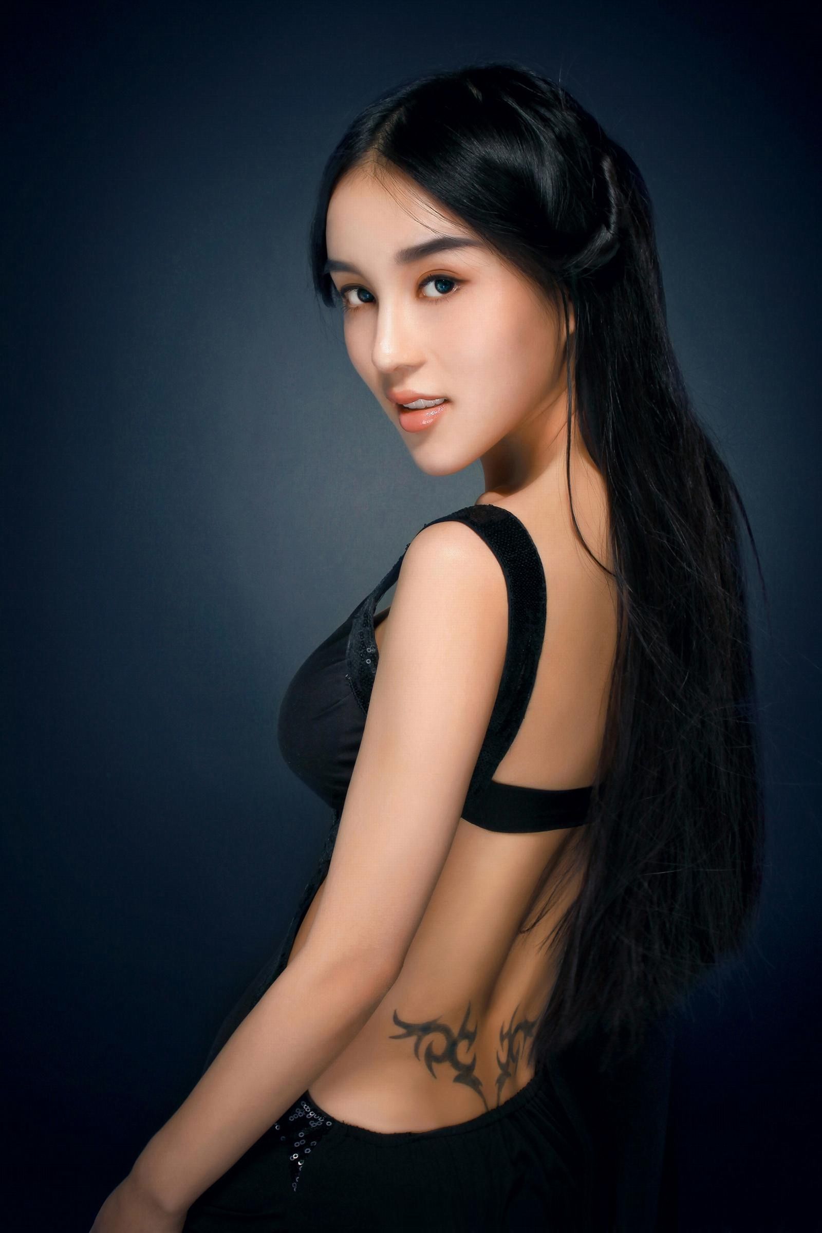 混血美女模特石一伊 棚拍图片 [45P]