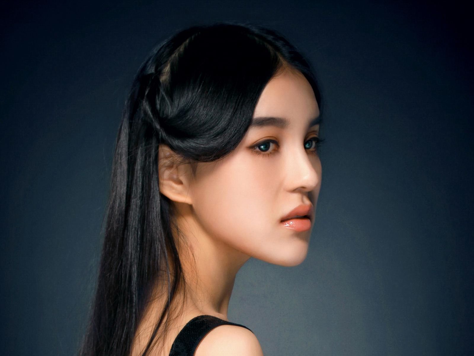 混血美女模特石一伊 棚拍图片 [45P]