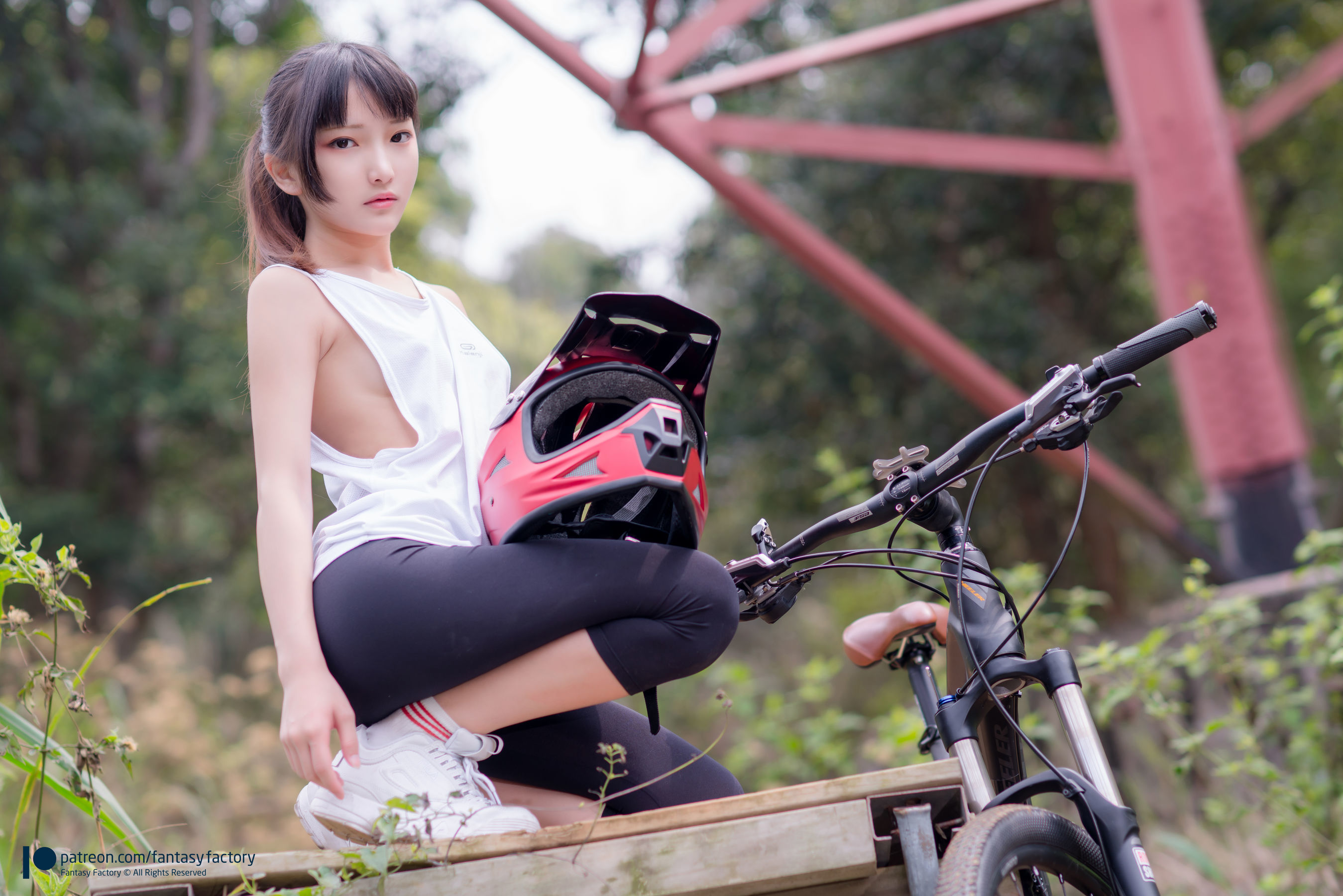 [Fantasy Factory] 小丁Cosplay – 单车少女 黑胶 情趣网衫 [110P]