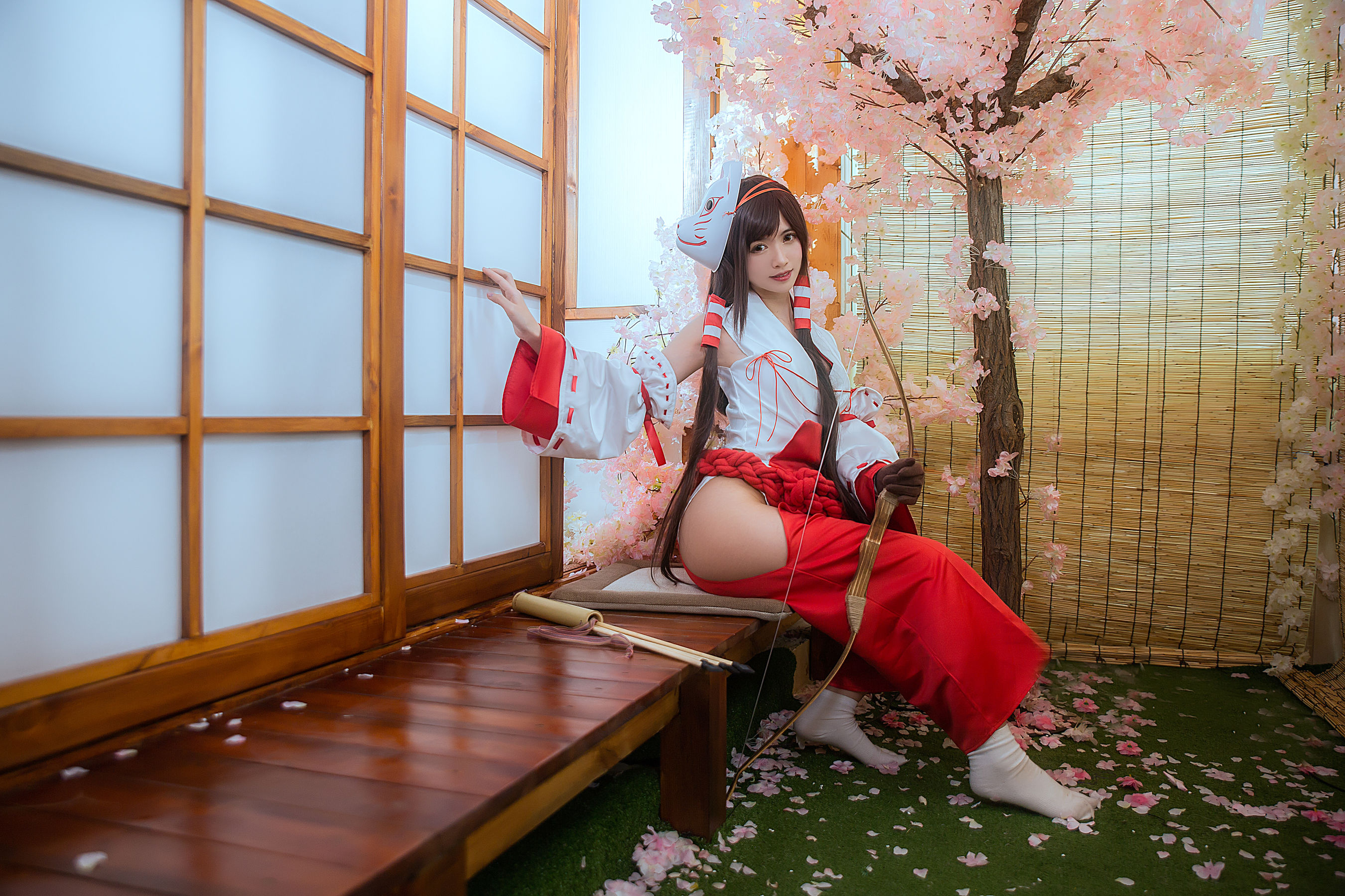 [萝莉COS] 鳗鱼霏儿 – 巫女 [19P]