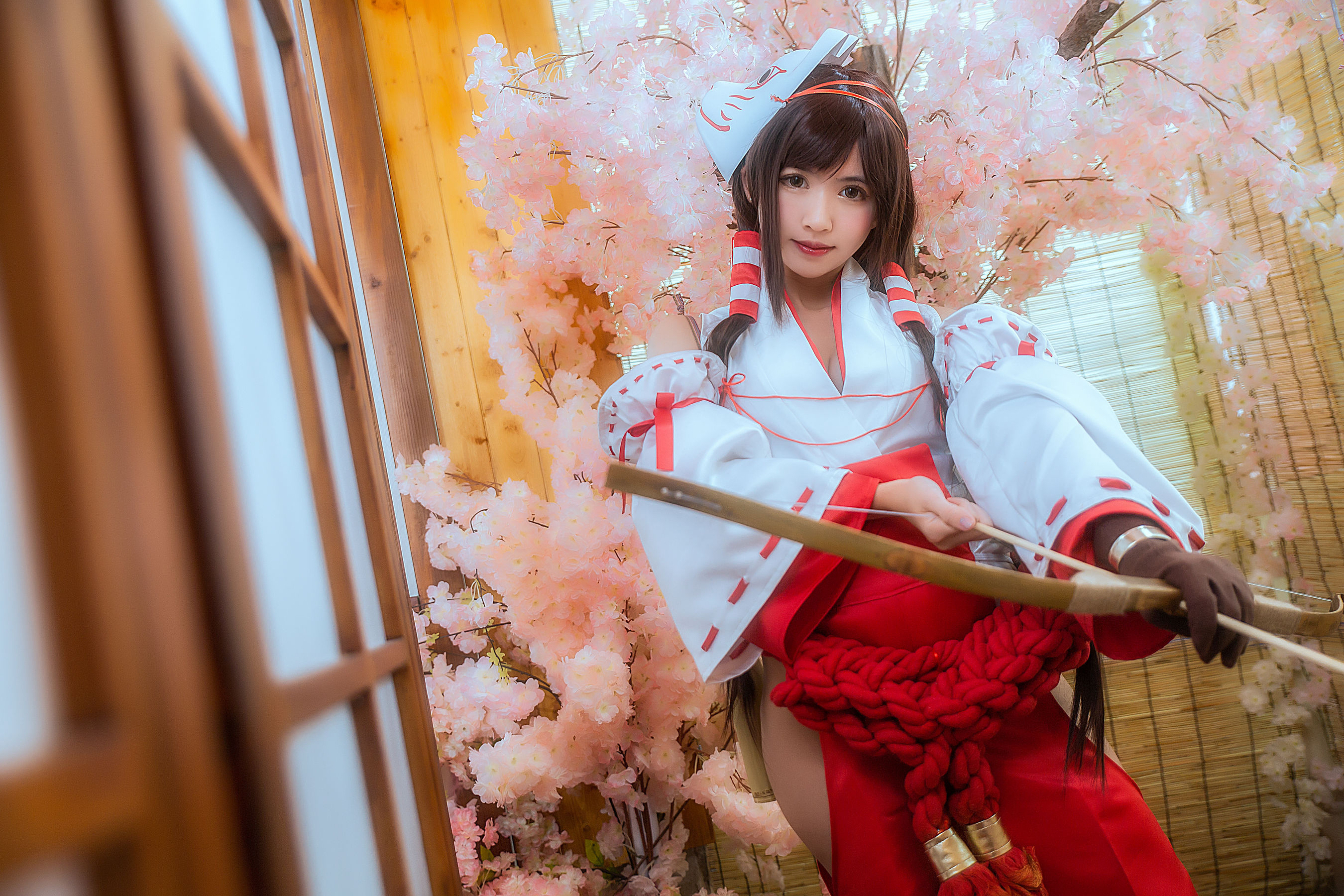 [萝莉COS] 鳗鱼霏儿 – 巫女 [19P]