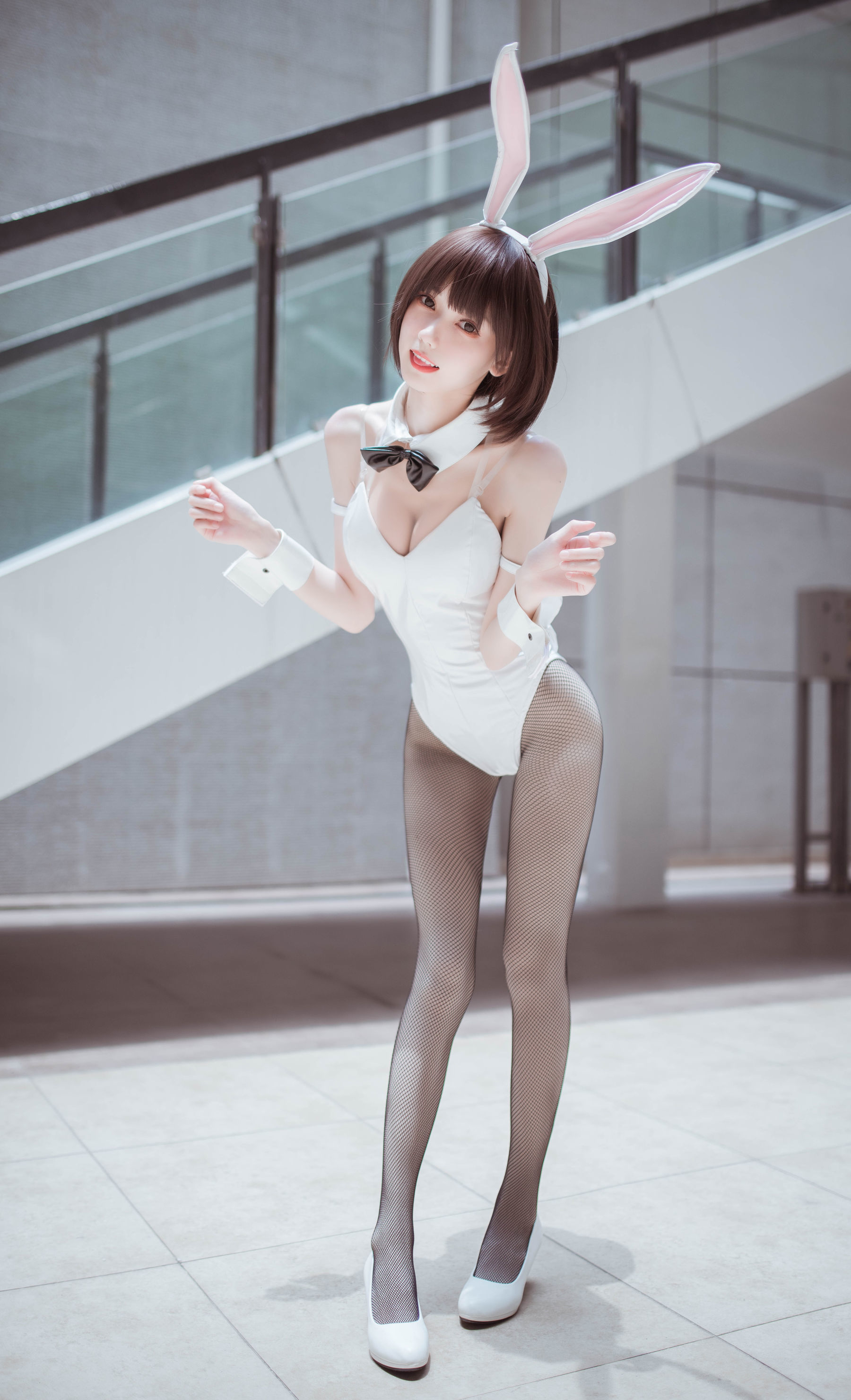 [萝莉COS] 小妖精你的负卿 – 圣人惠兔女郎 [23P]