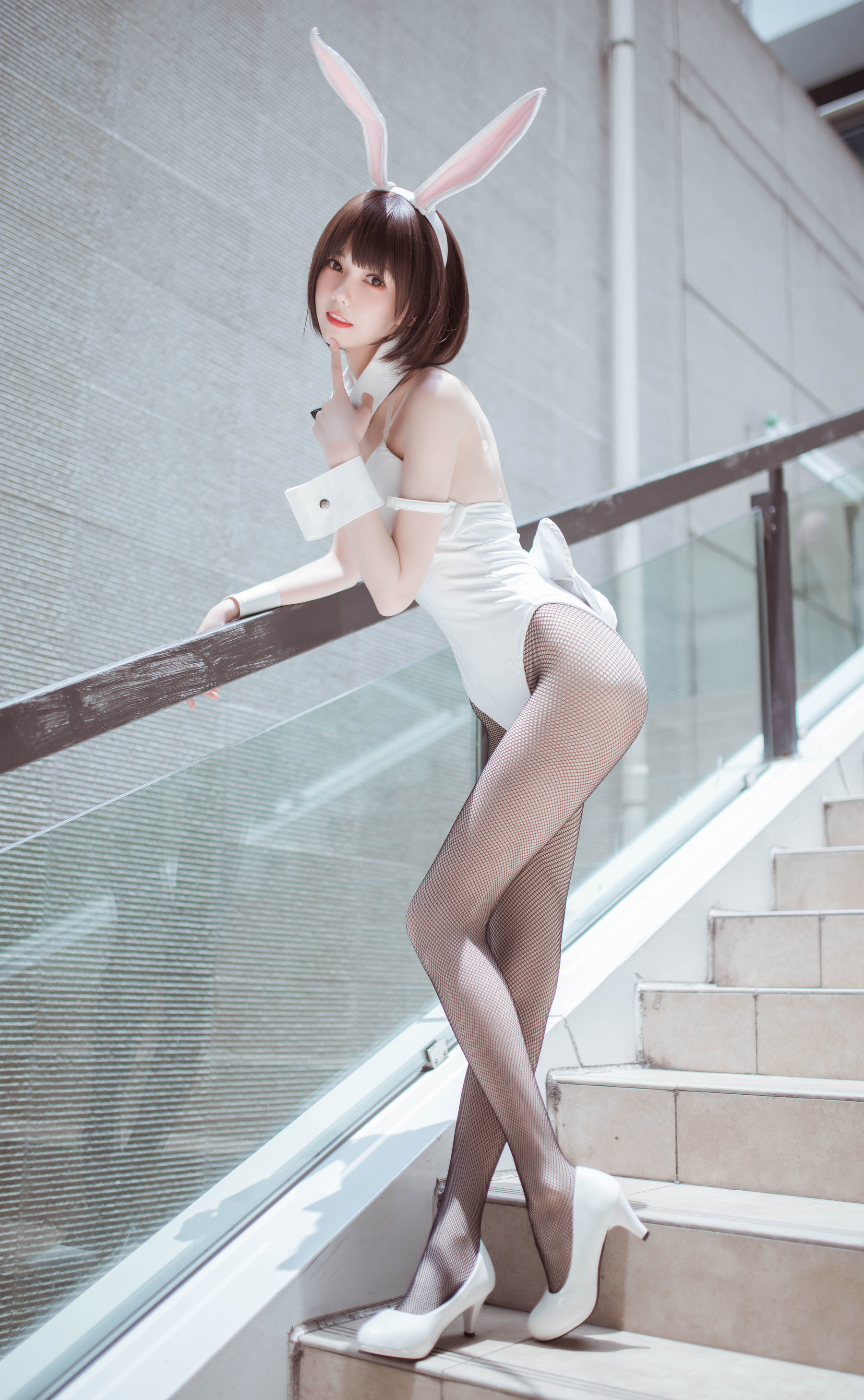 [萝莉COS] 小妖精你的负卿 – 圣人惠兔女郎 [23P]