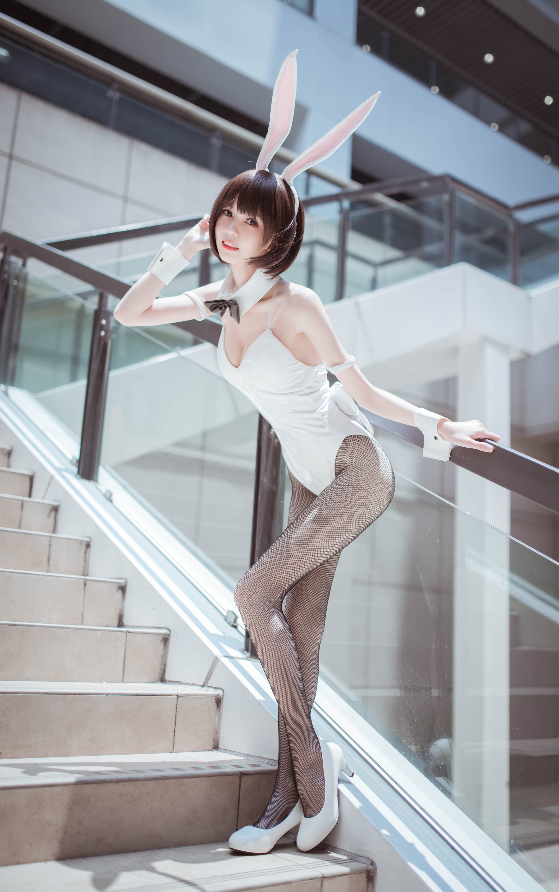 [萝莉COS] 小妖精你的负卿 – 圣人惠兔女郎 [23P]