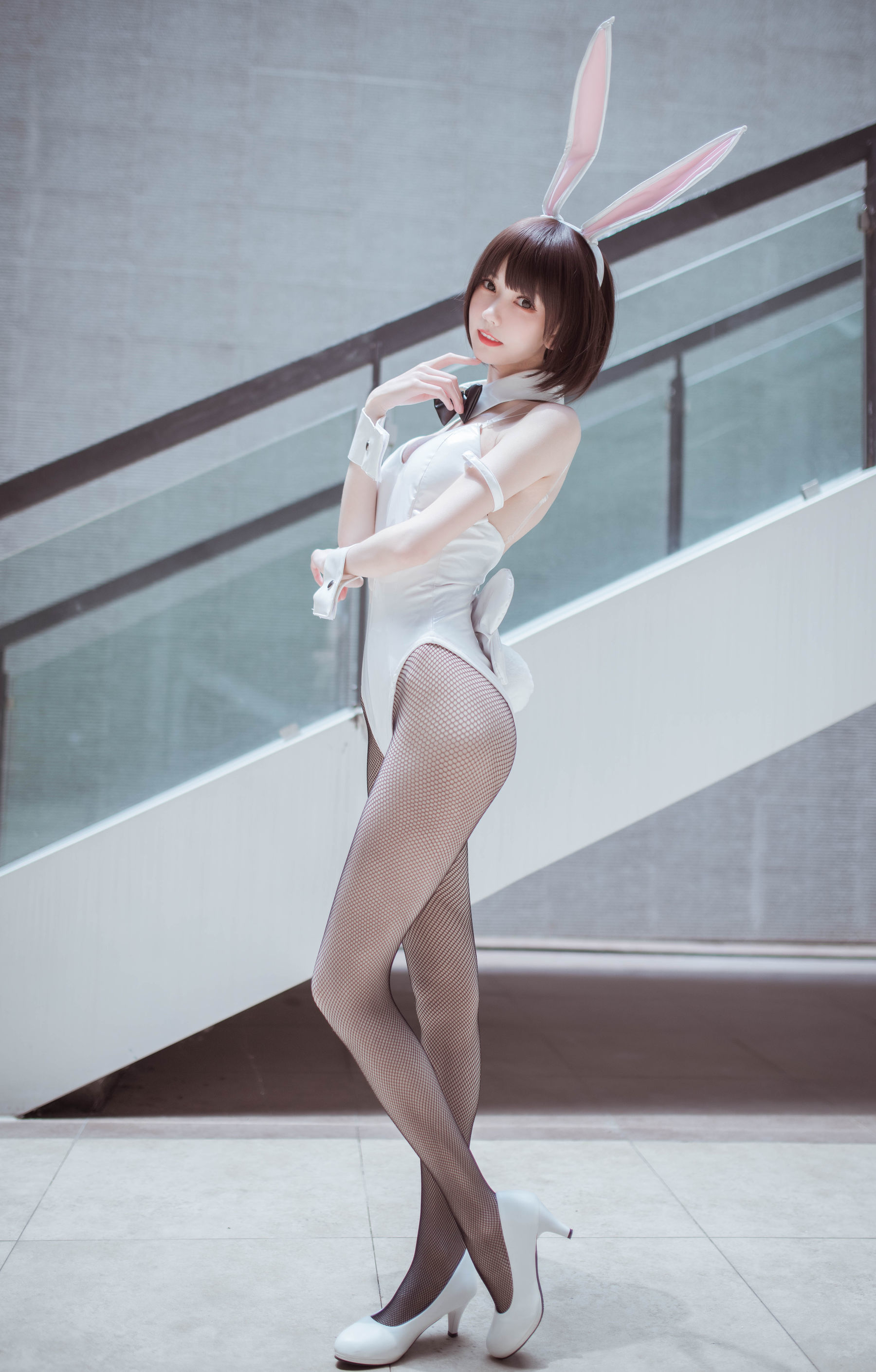 [萝莉COS] 小妖精你的负卿 – 圣人惠兔女郎 [23P]