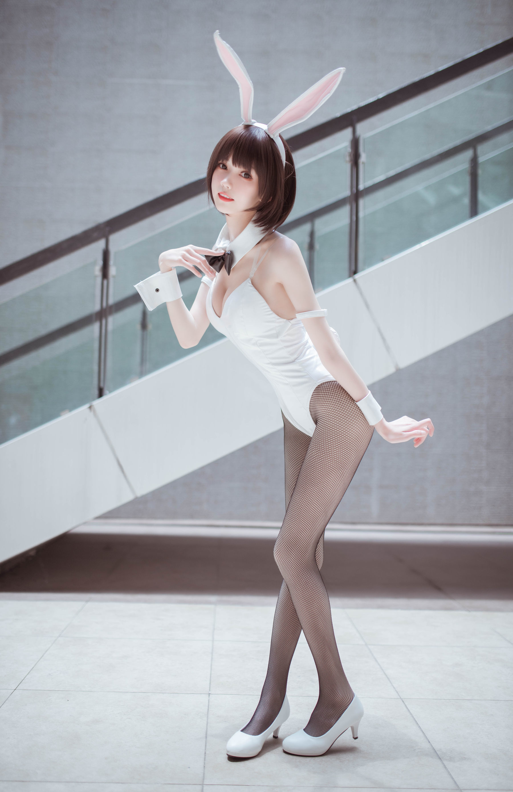 [萝莉COS] 小妖精你的负卿 – 圣人惠兔女郎 [23P]