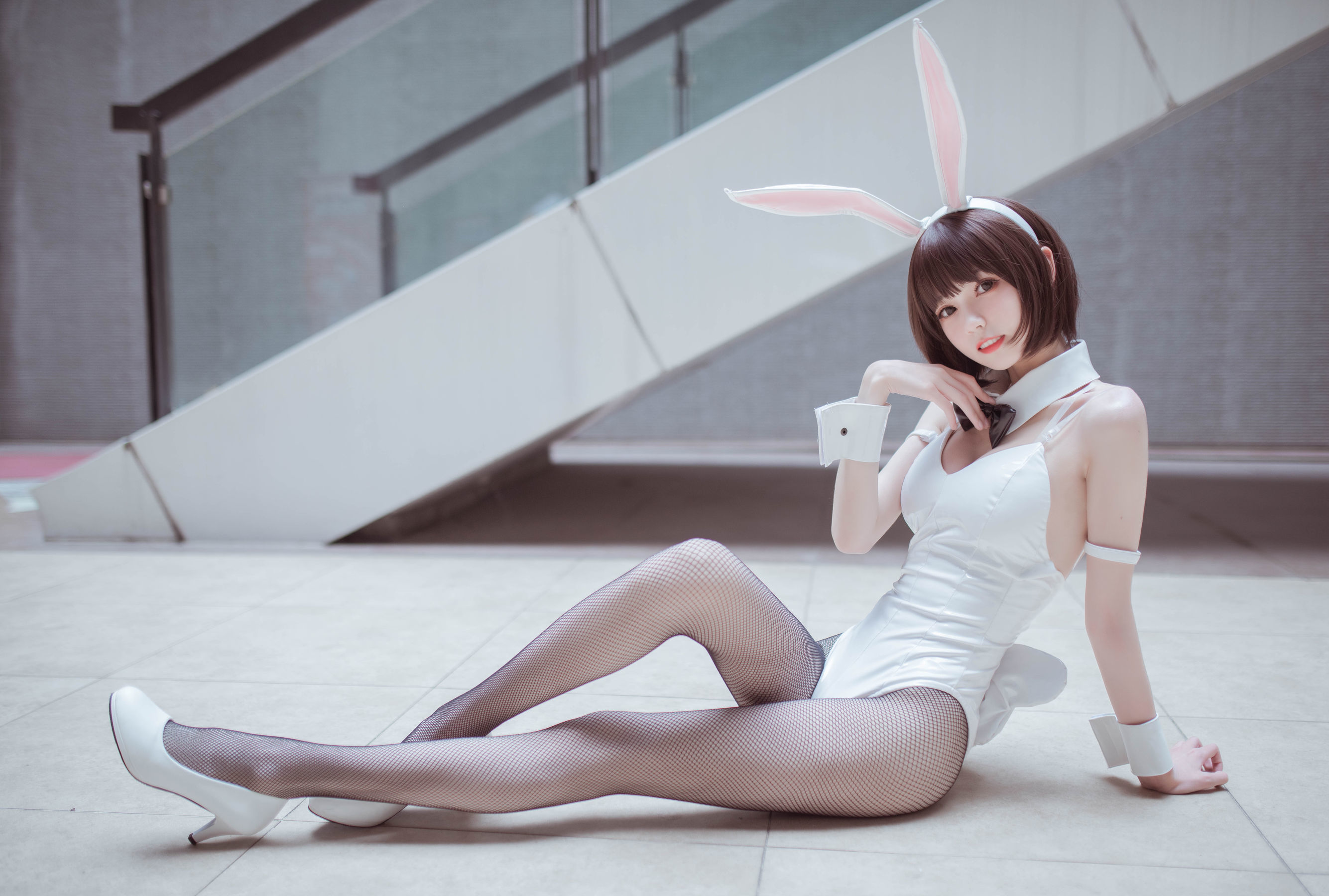 [萝莉COS] 小妖精你的负卿 – 圣人惠兔女郎 [23P]