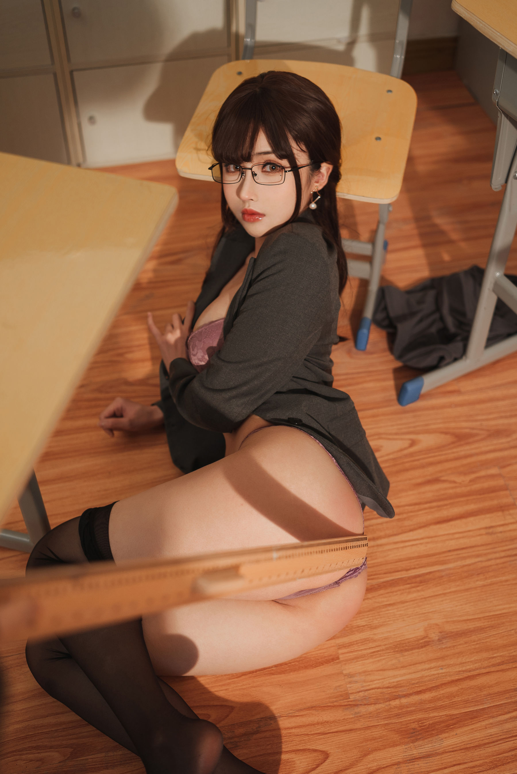 COS福利rioko凉凉子(肉扣热热子) – 奇怪的老师 [25P]