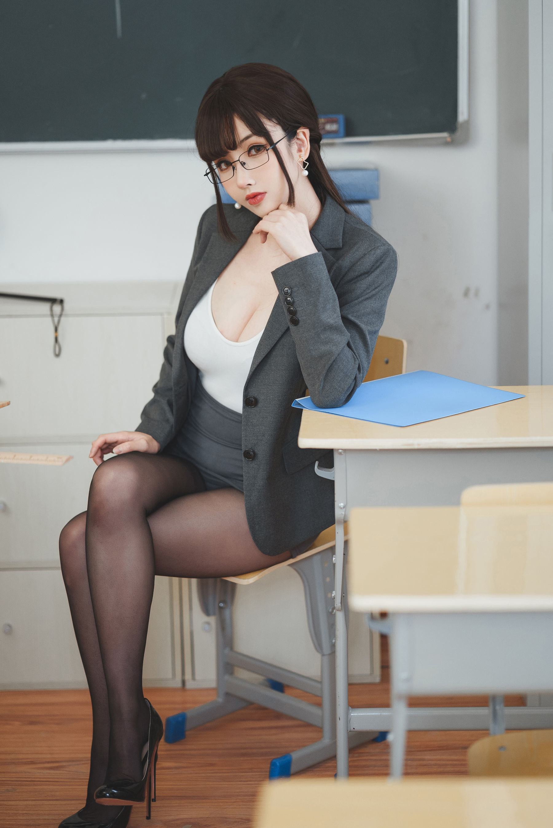 COS福利rioko凉凉子(肉扣热热子) – 奇怪的老师 [25P]