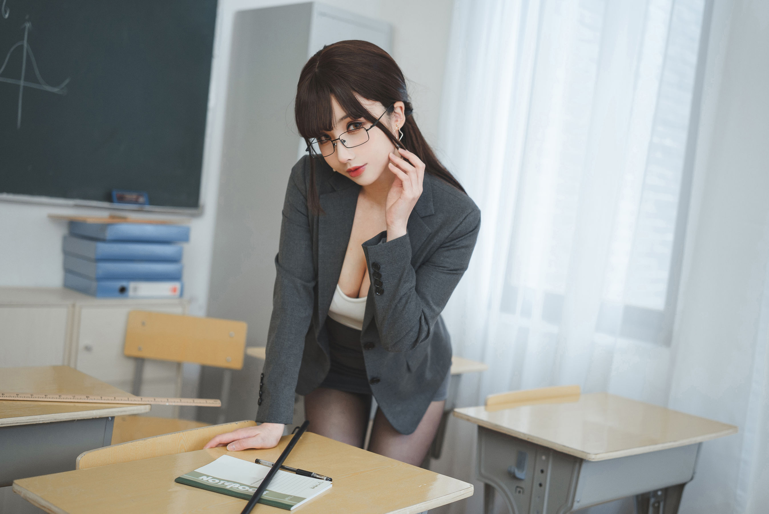COS福利rioko凉凉子(肉扣热热子) – 奇怪的老师 [25P]