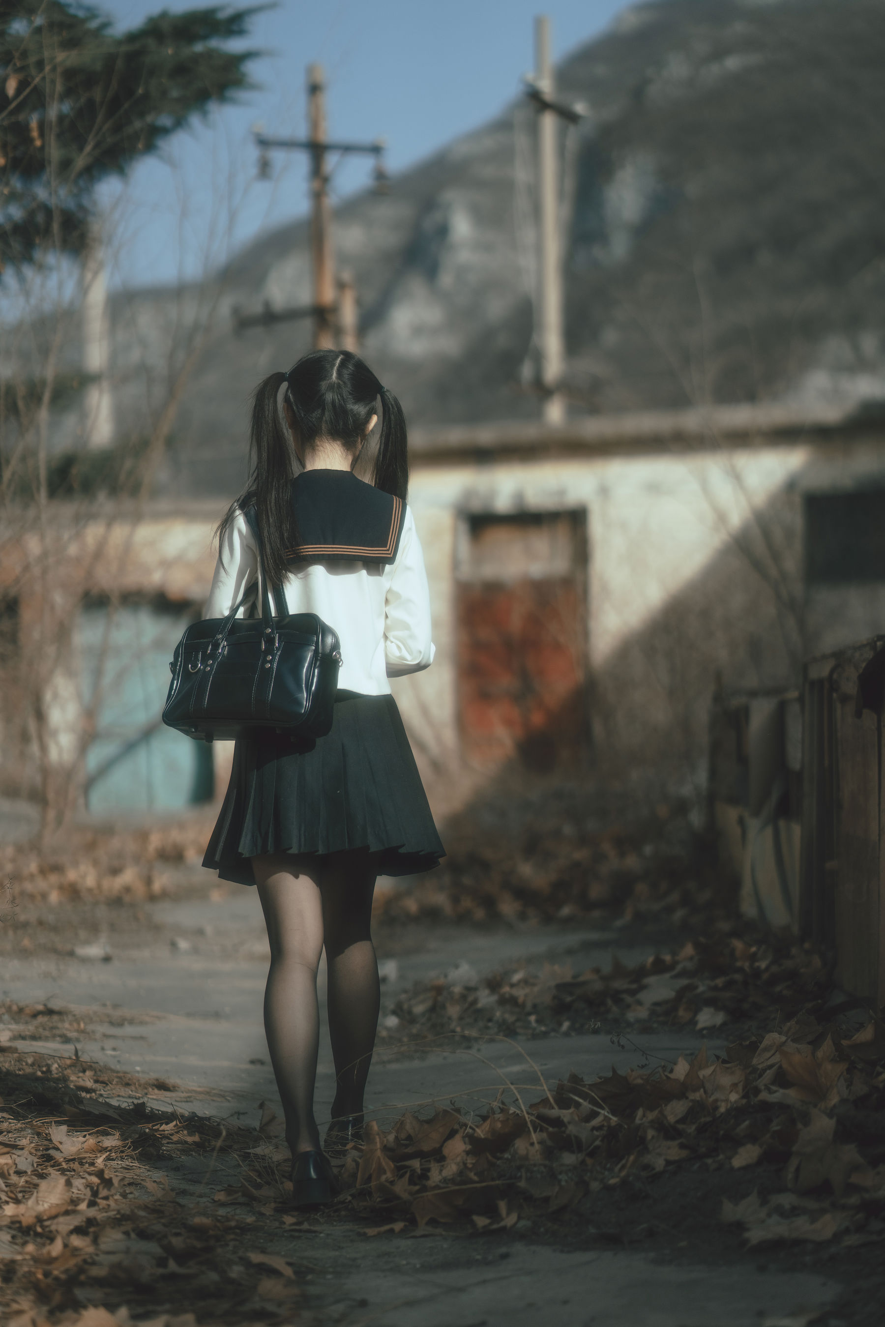 六味帝皇酱 – 废墟JK [44P]