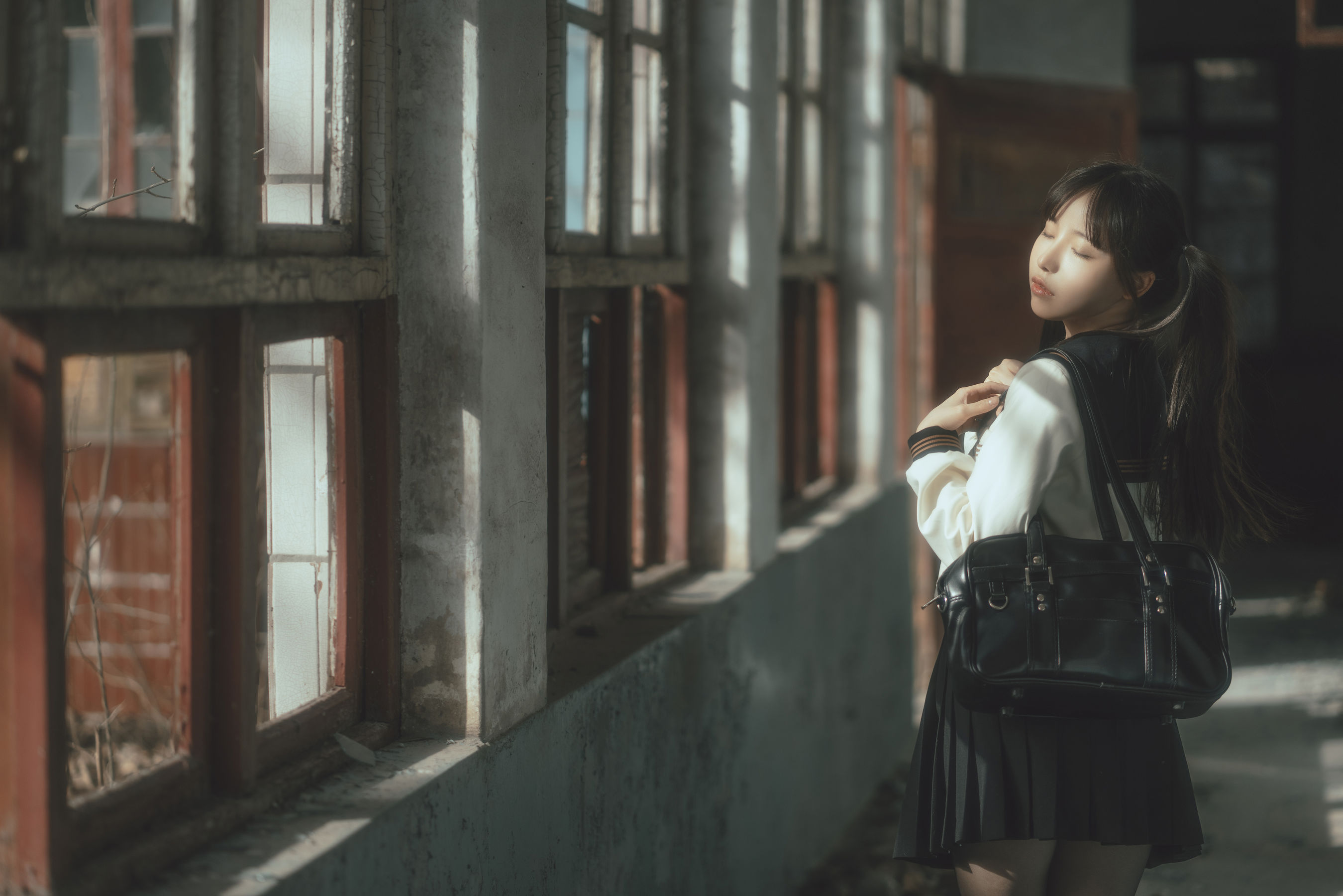 六味帝皇酱 – 废墟JK [44P]
