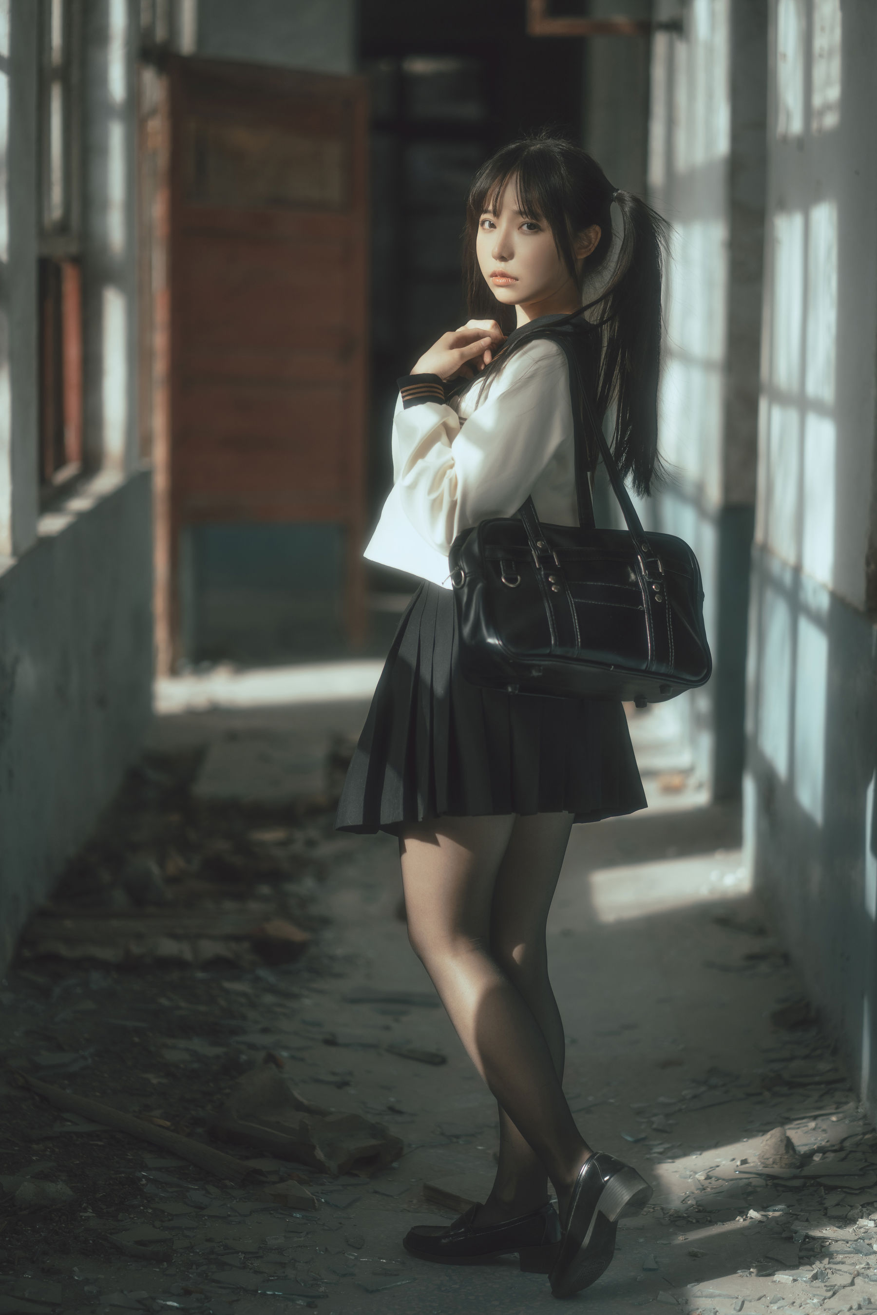 六味帝皇酱 – 废墟JK [44P]