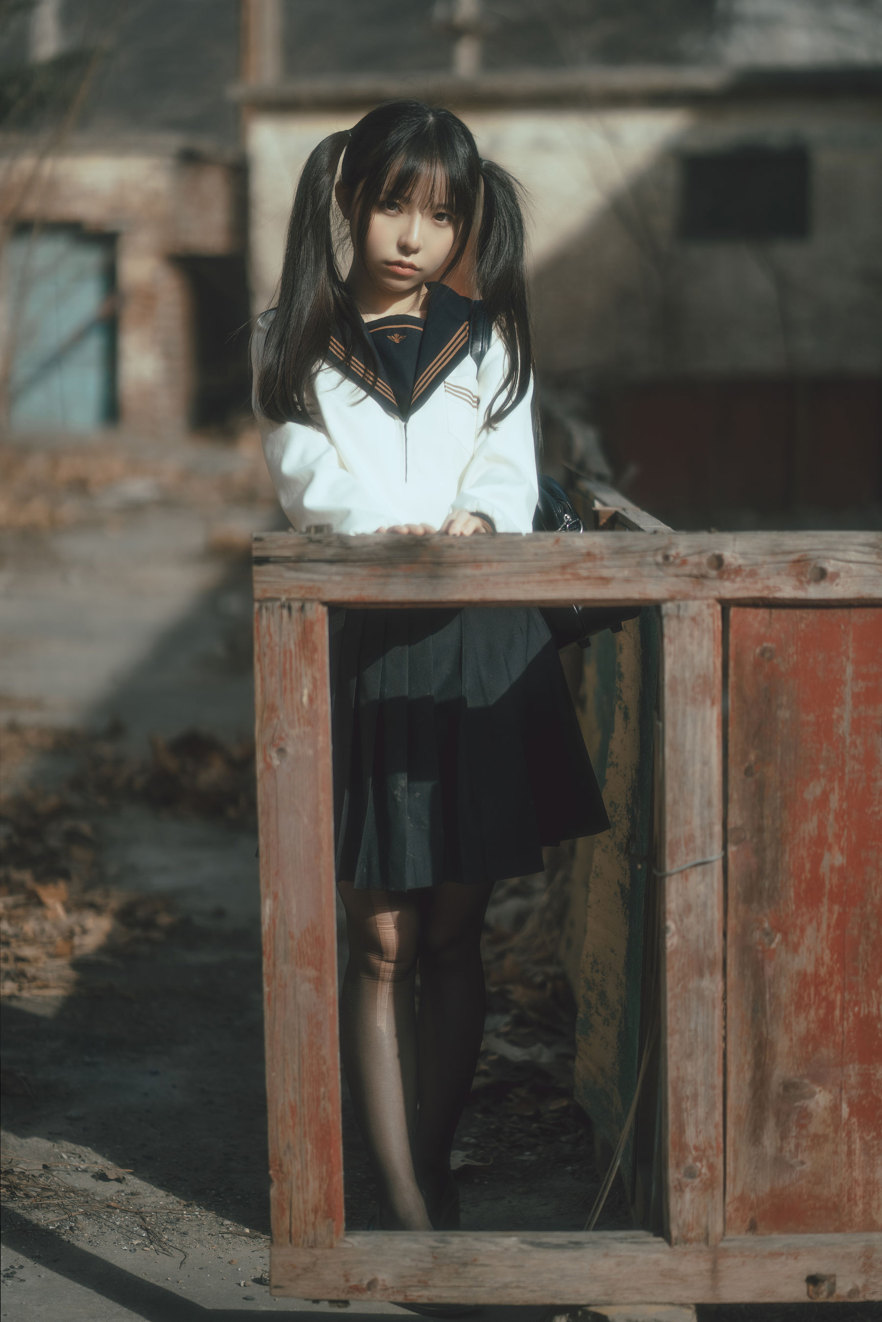 六味帝皇酱 – 废墟JK [44P]