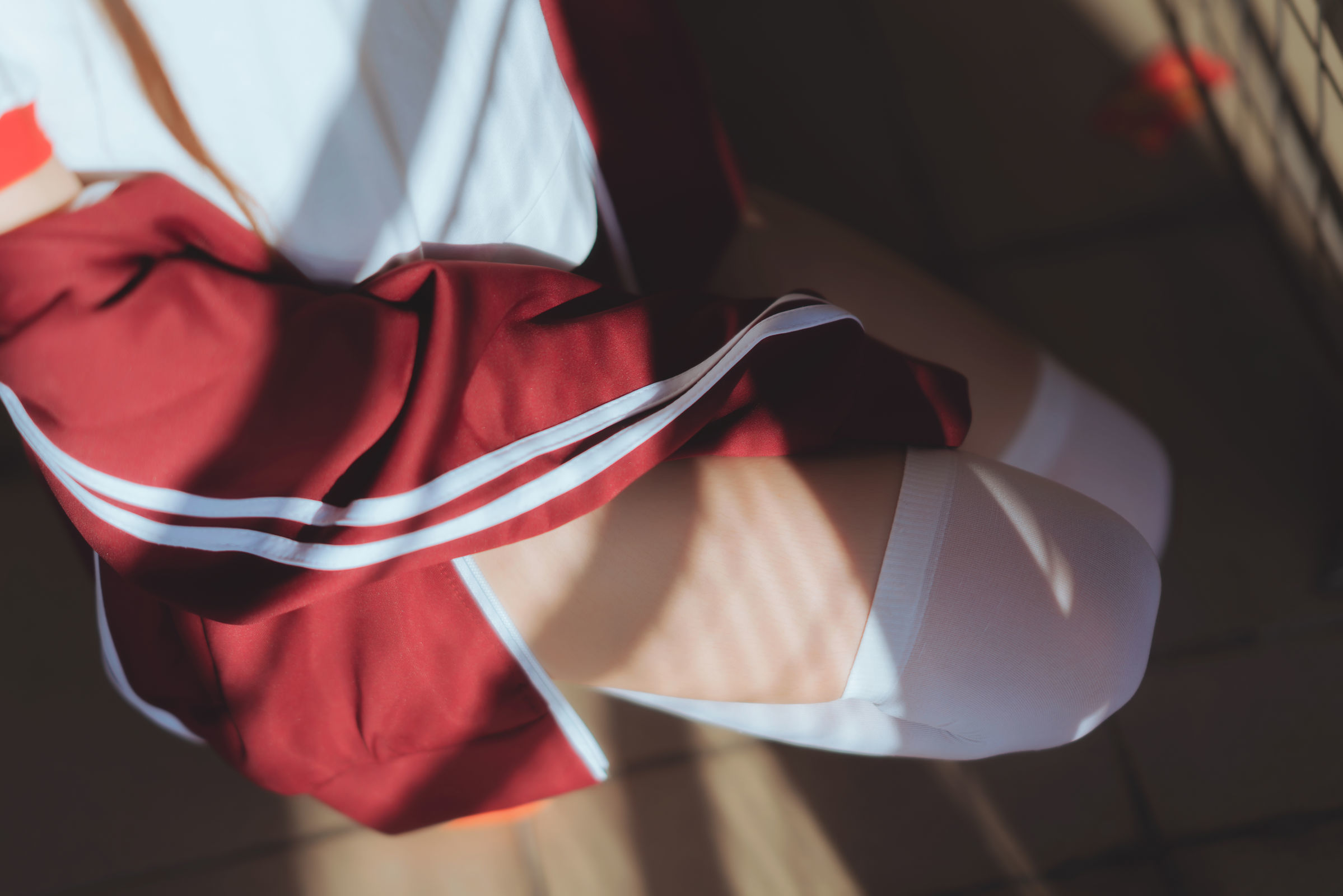 [萝莉COS] 桜桃喵 – 红色体操服 [44P]