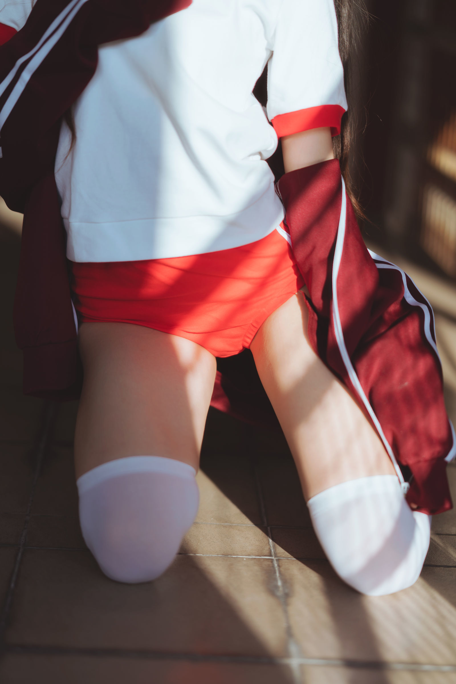 [萝莉COS] 桜桃喵 – 红色体操服 [44P]
