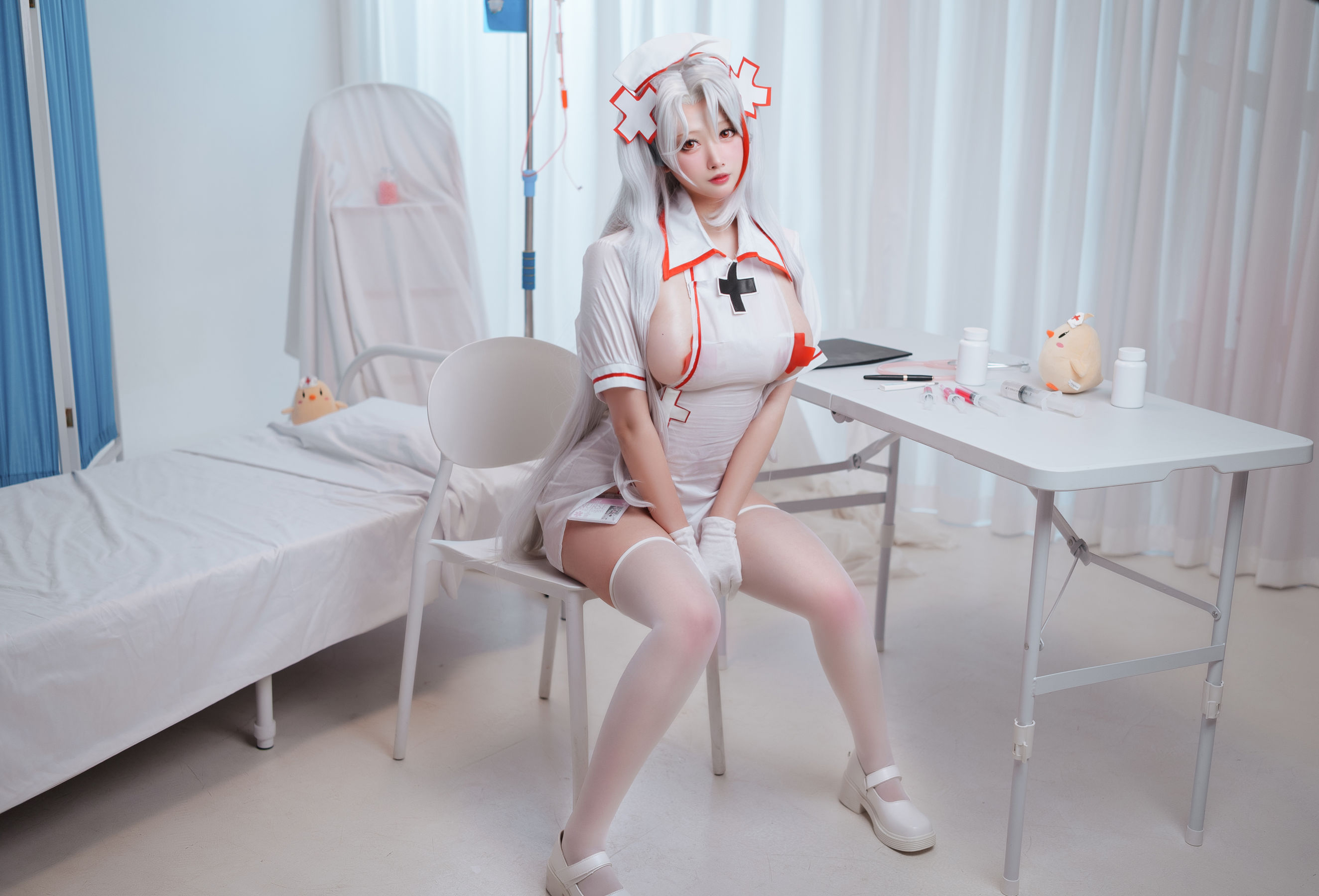 高颜值coser念念_D – 欧根护士 [25P]