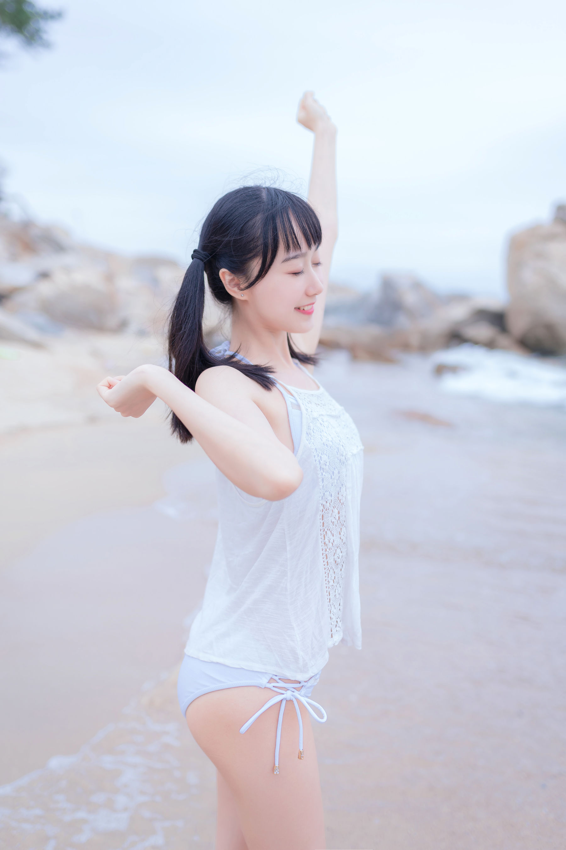 萌系小姐姐木绵绵OwO 海边白色比基尼 [30P]