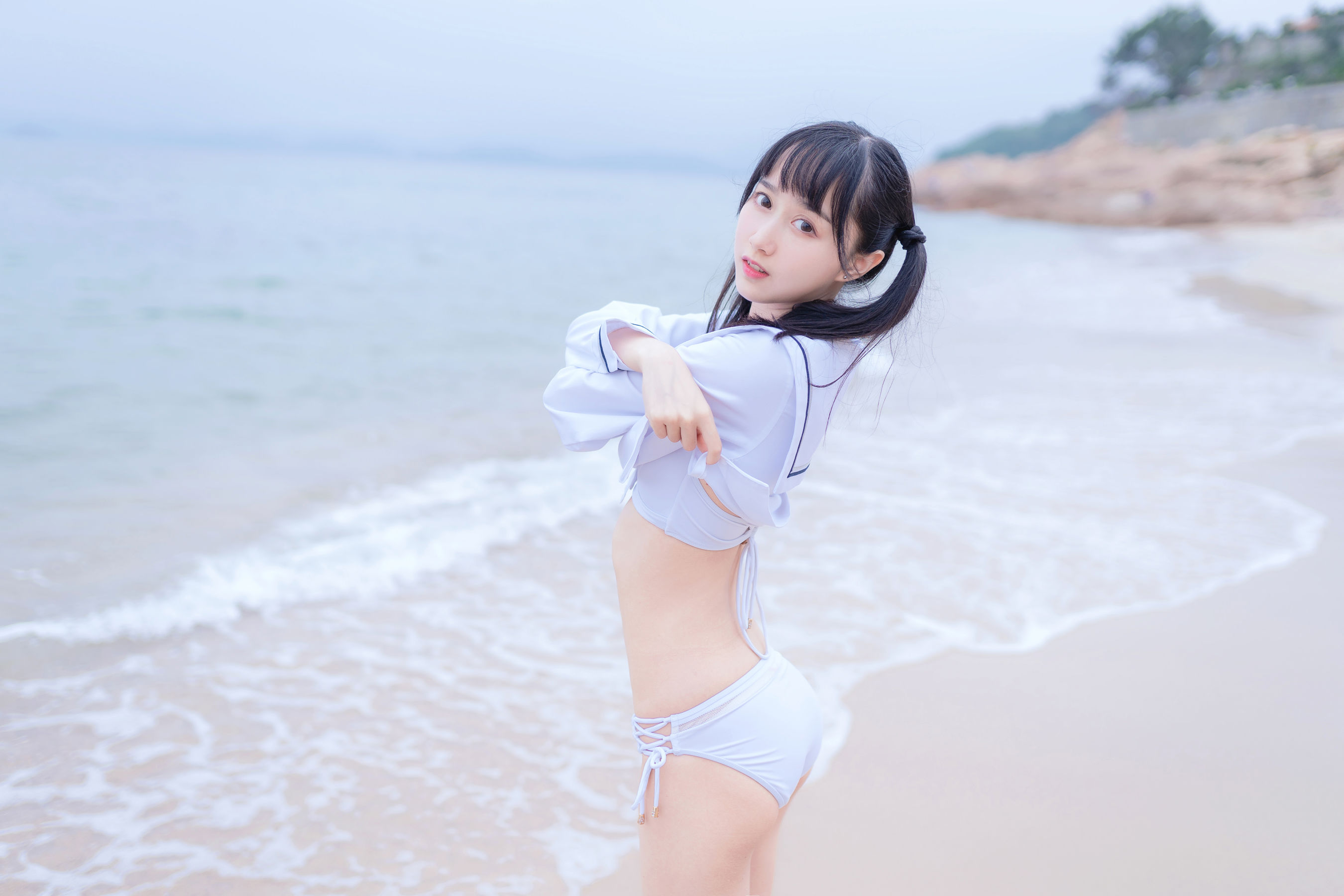 萌系小姐姐木绵绵OwO 海边白色比基尼 [30P]