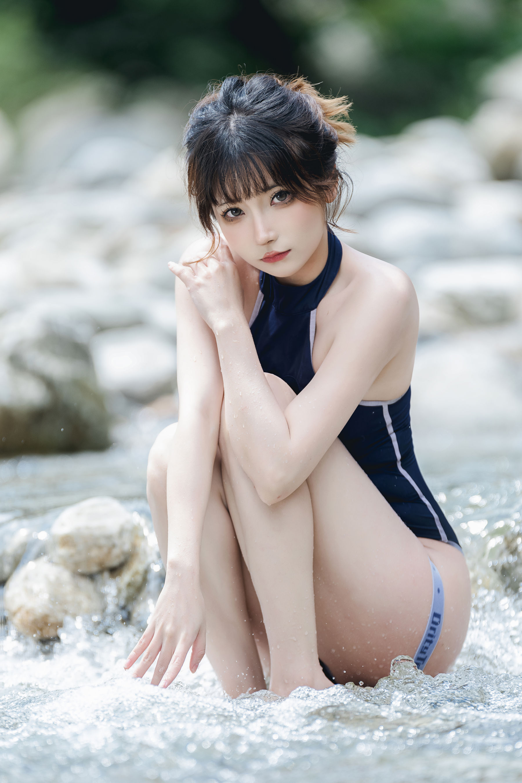 是三不是世w – 小溪竞泳 [47P]