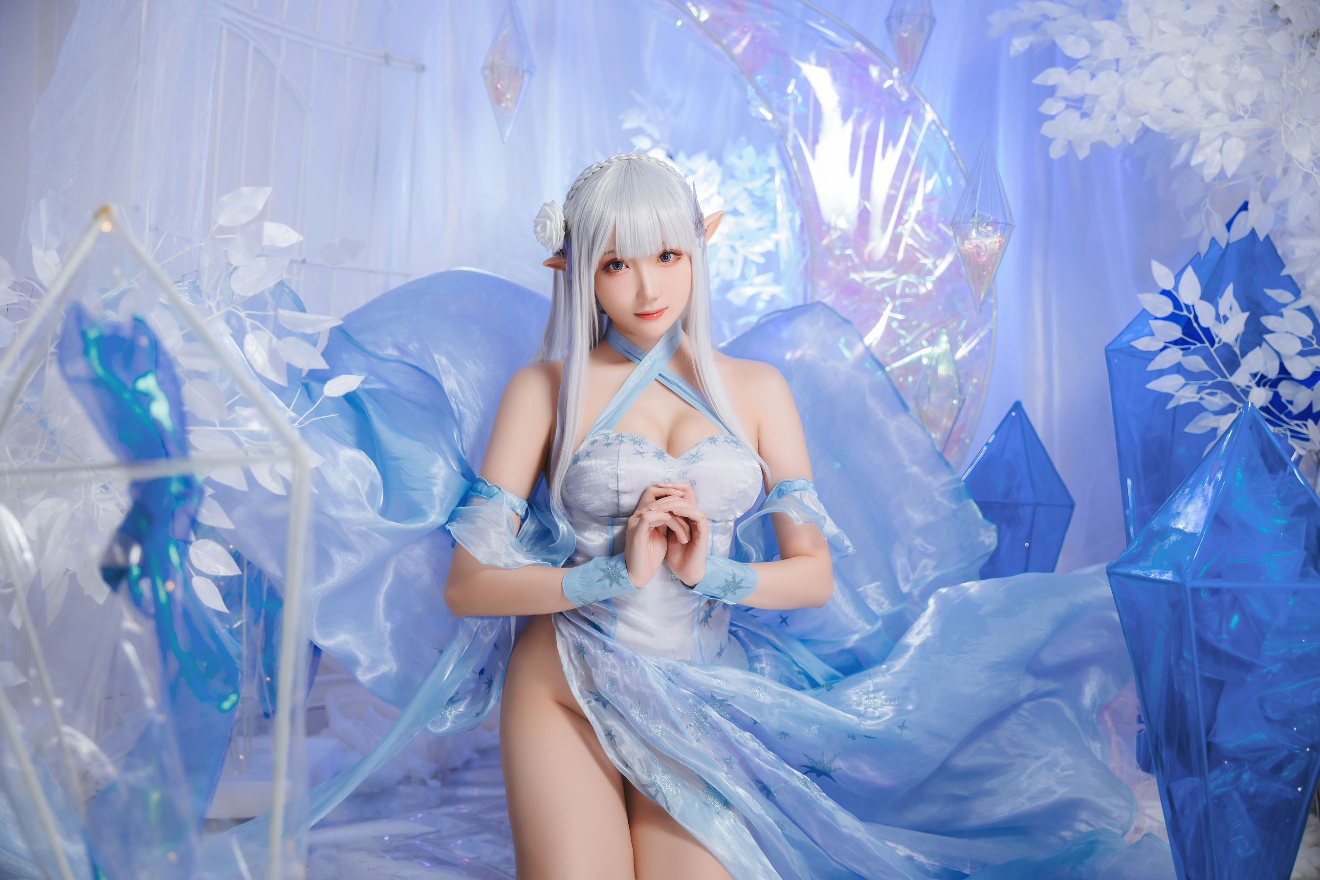 Coser瓜希酱福利 – 爱蜜莉雅 水晶礼服 [28P]