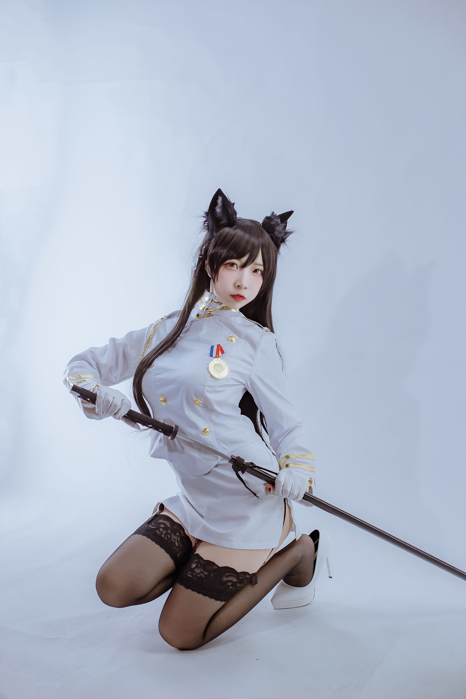 [Cosplay写真] 人气Coser二佐Nisa – 犬之眷之碧蓝爱宕 军装 [15P]