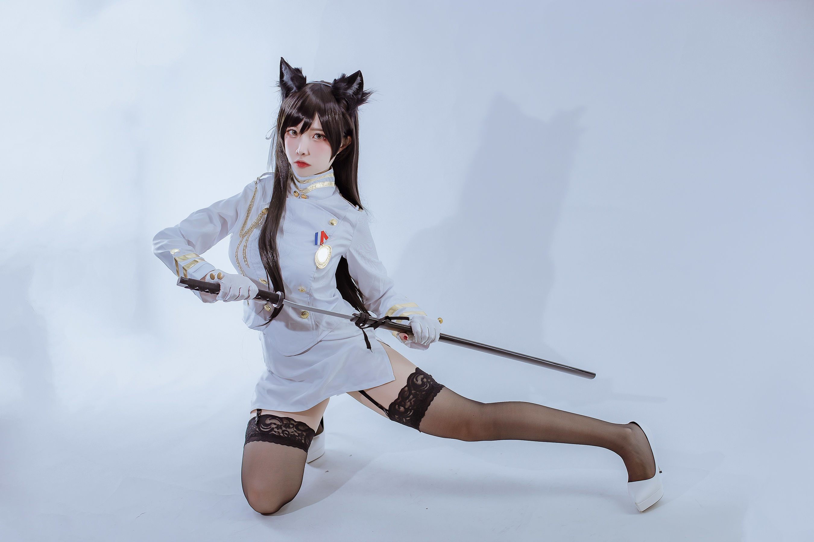 [Cosplay写真] 人气Coser二佐Nisa – 犬之眷之碧蓝爱宕 军装 [15P]