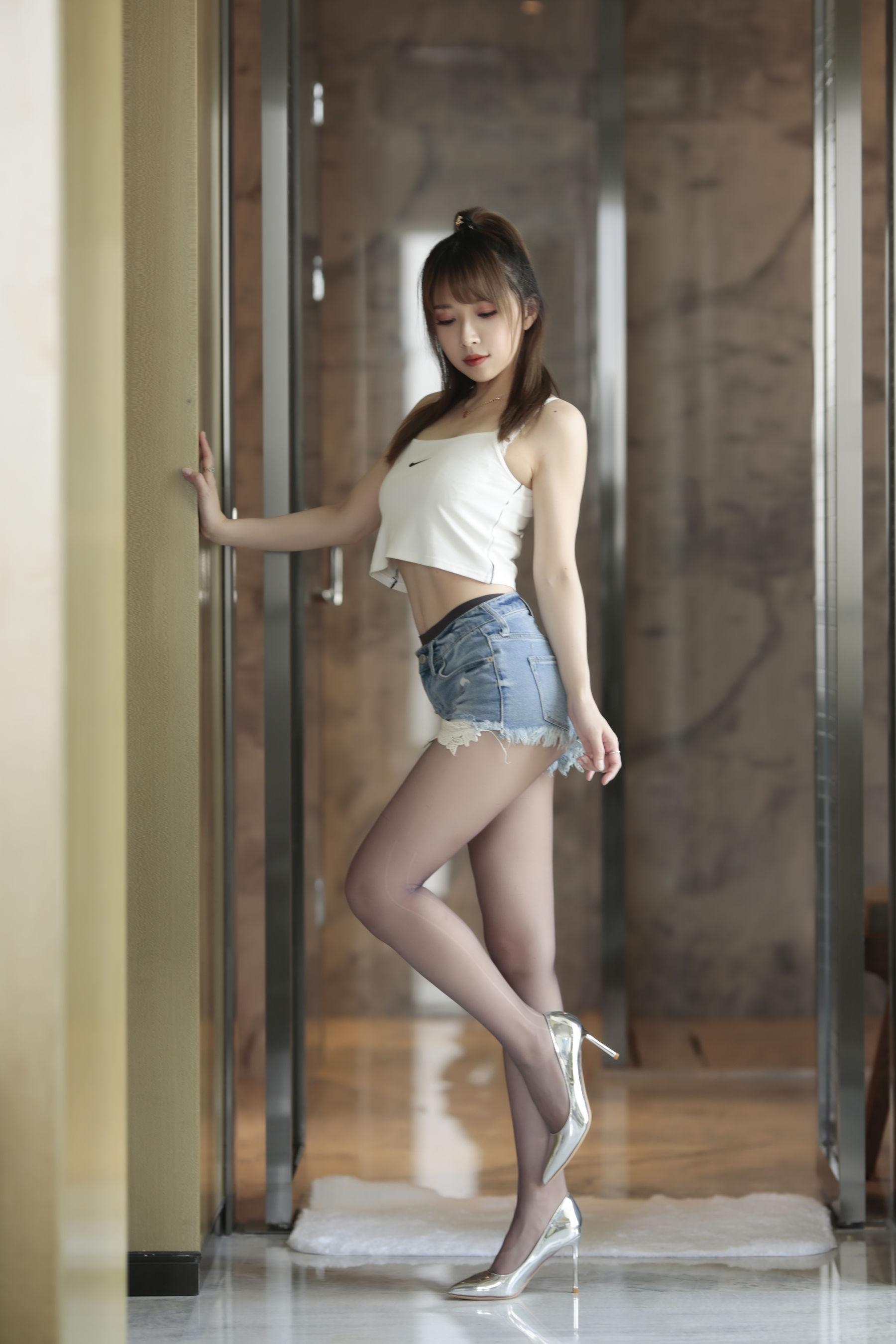 斗鱼主播小女巫露娜 – 牛仔小裤裤 [84P]