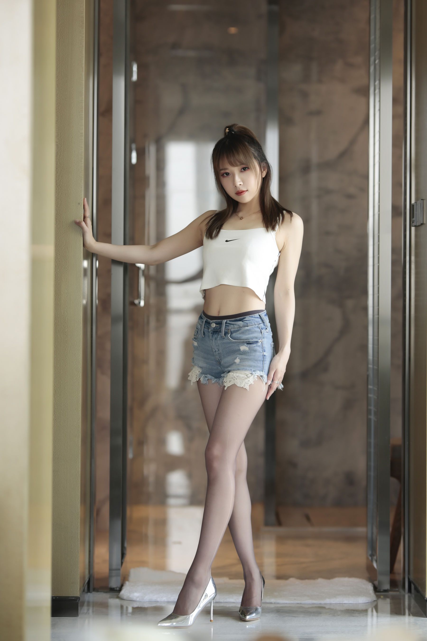 斗鱼主播小女巫露娜 – 牛仔小裤裤 [84P]