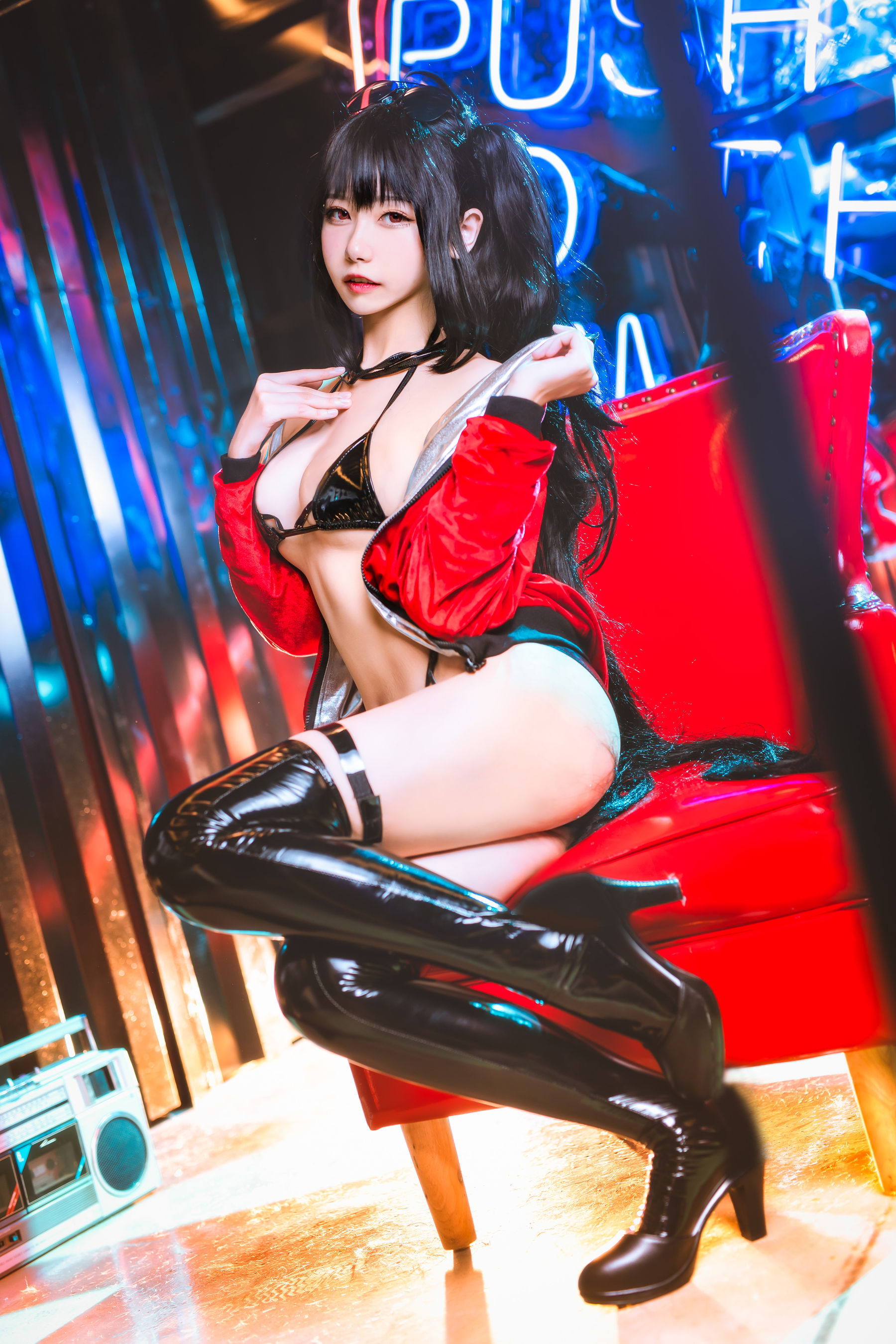 微博妹子Momoko葵葵 – 大凤之赛车 [19P]