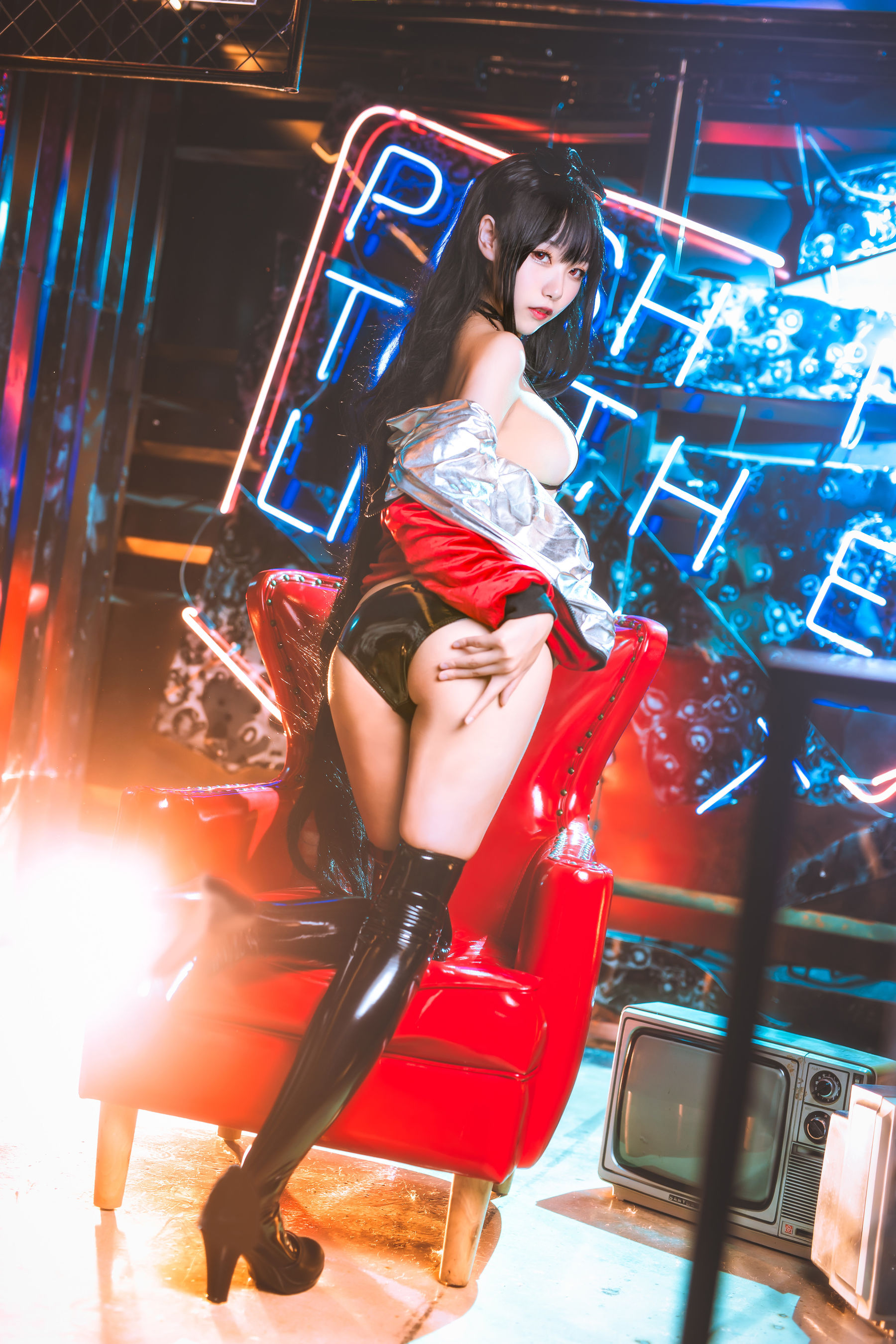 微博妹子Momoko葵葵 – 大凤之赛车 [19P]