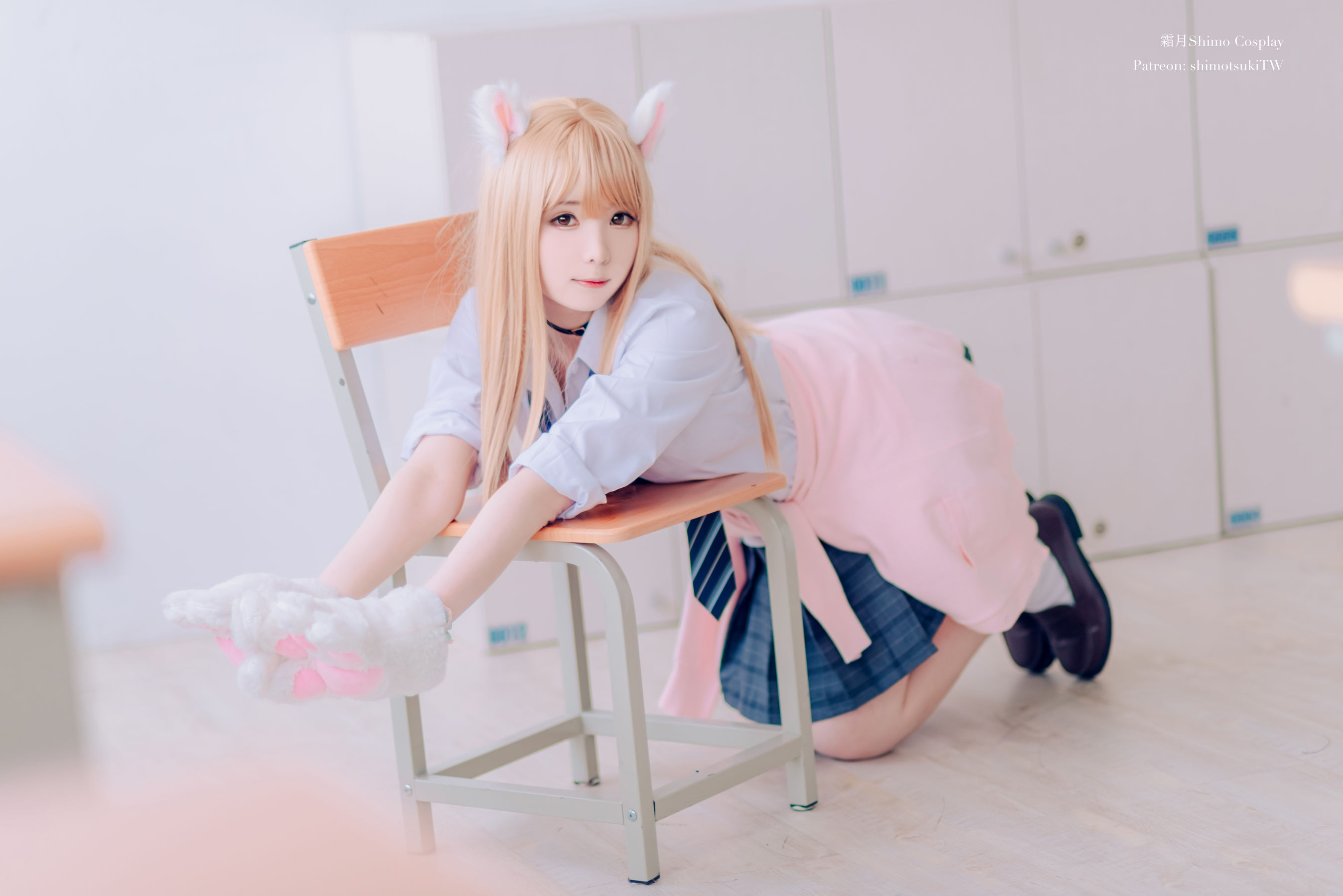 微博妹纸霜月shimo – 金发制服 [8P]