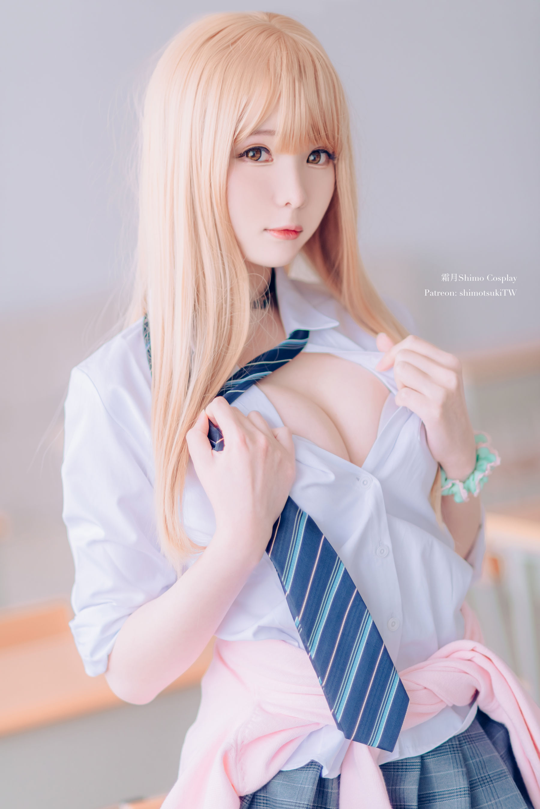 微博妹纸霜月shimo – 金发制服 [8P]