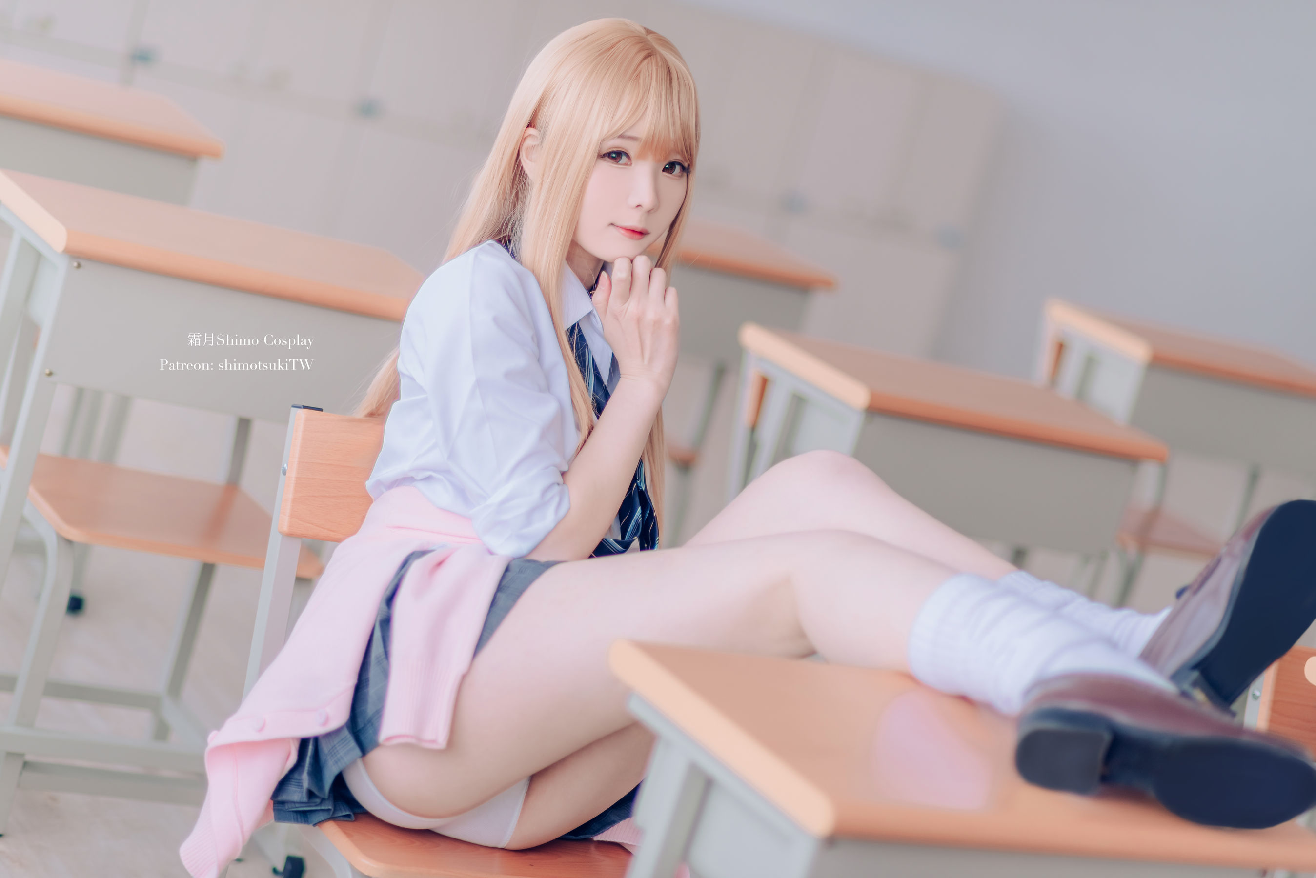 微博妹纸霜月shimo – 金发制服 [8P]