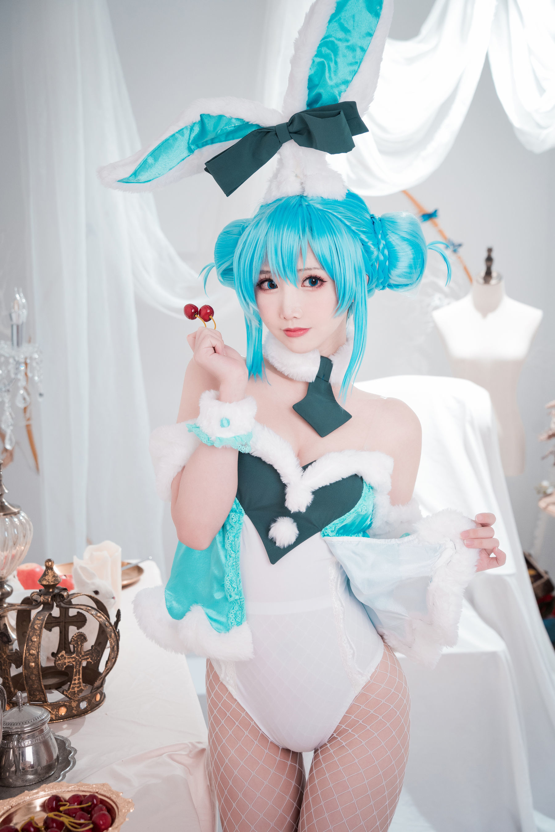 可爱人气Coser面饼仙儿 – 初音兔女郎 [17P]