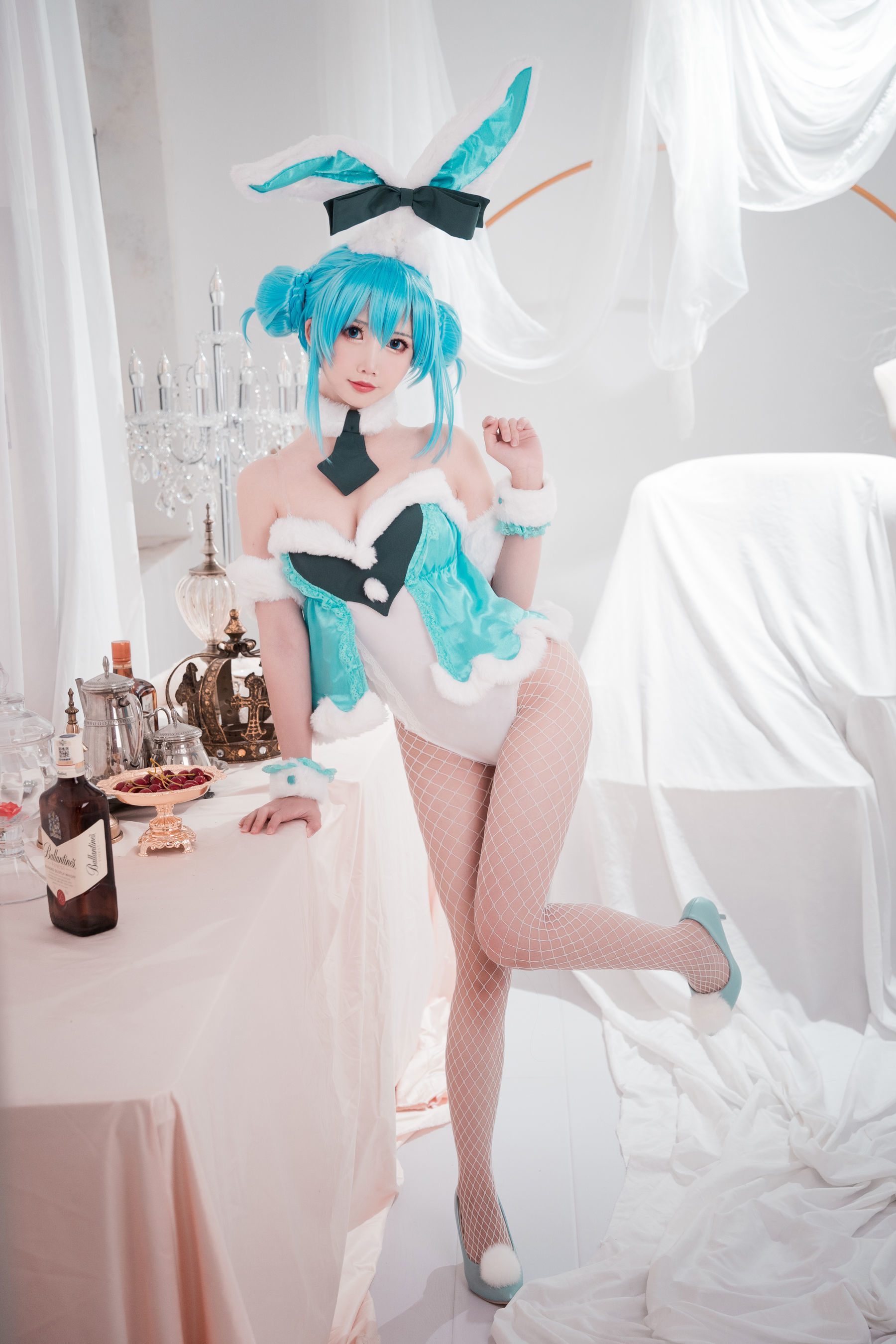 可爱人气Coser面饼仙儿 – 初音兔女郎 [17P]