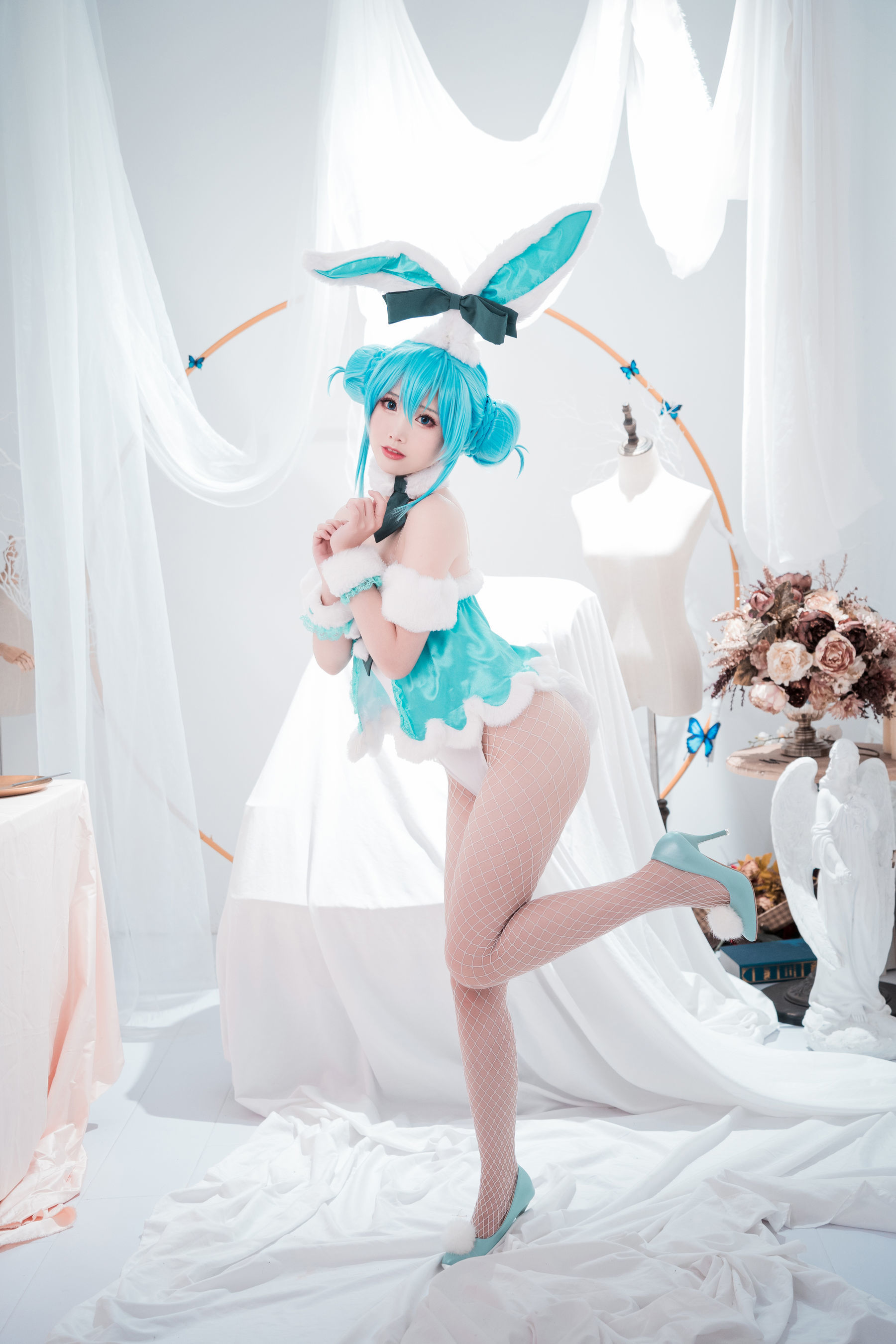 可爱人气Coser面饼仙儿 – 初音兔女郎 [17P]