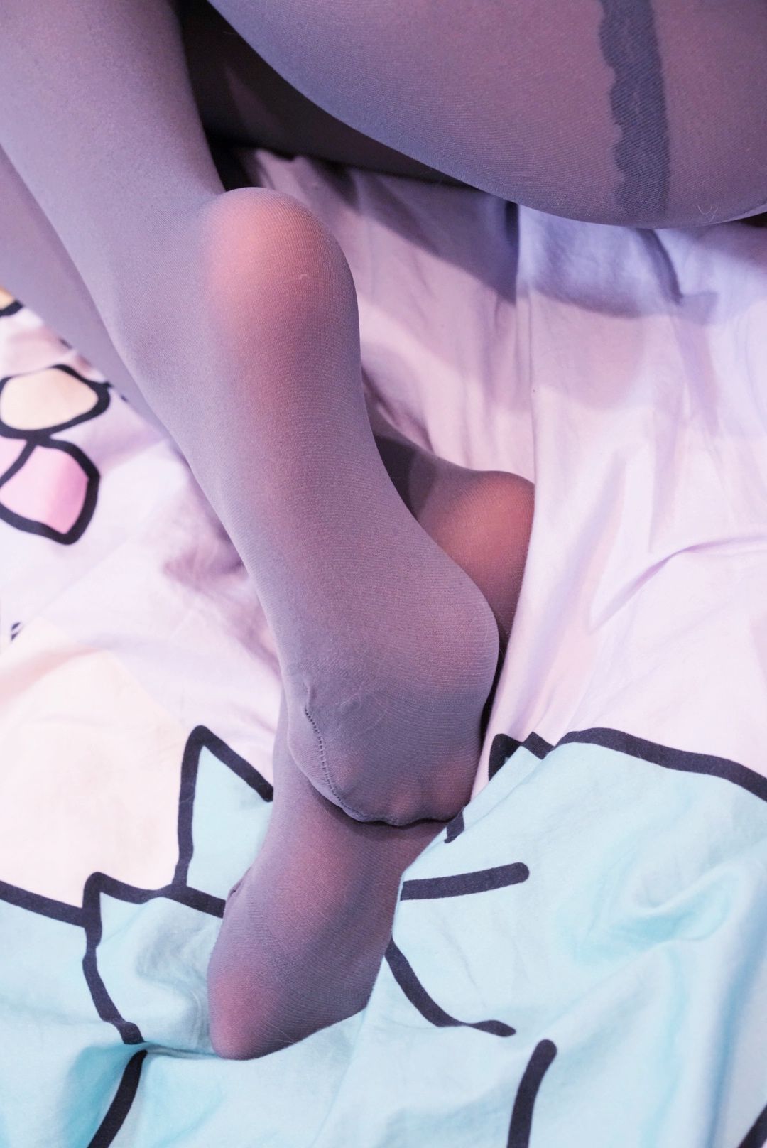 [Cosplay写真] 萌妹子眼酱大魔王w – 30D灰蕾丝胖次 [13P]