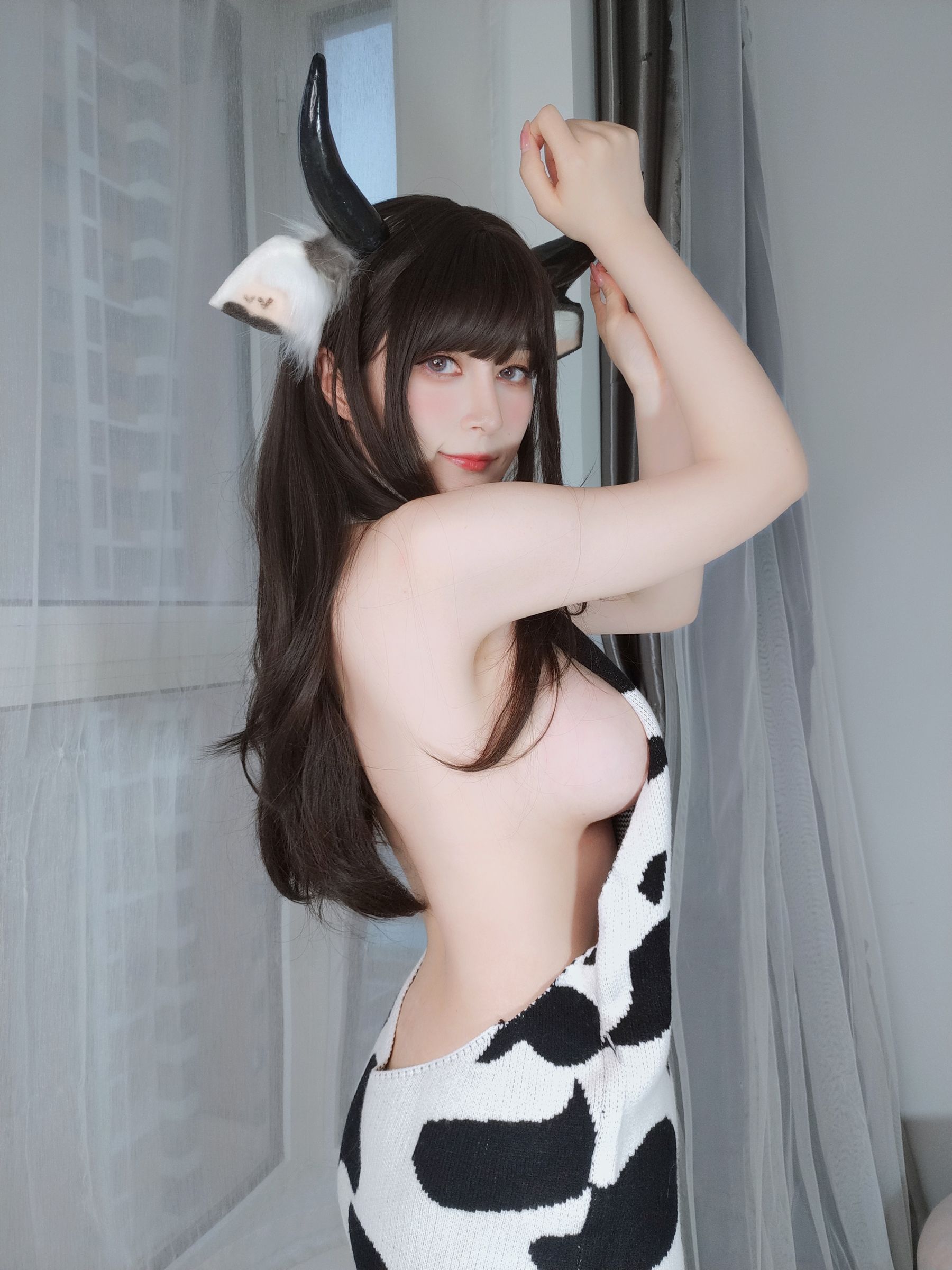 Coser小姐姐白银 – 可爱的奶牛 [27P]