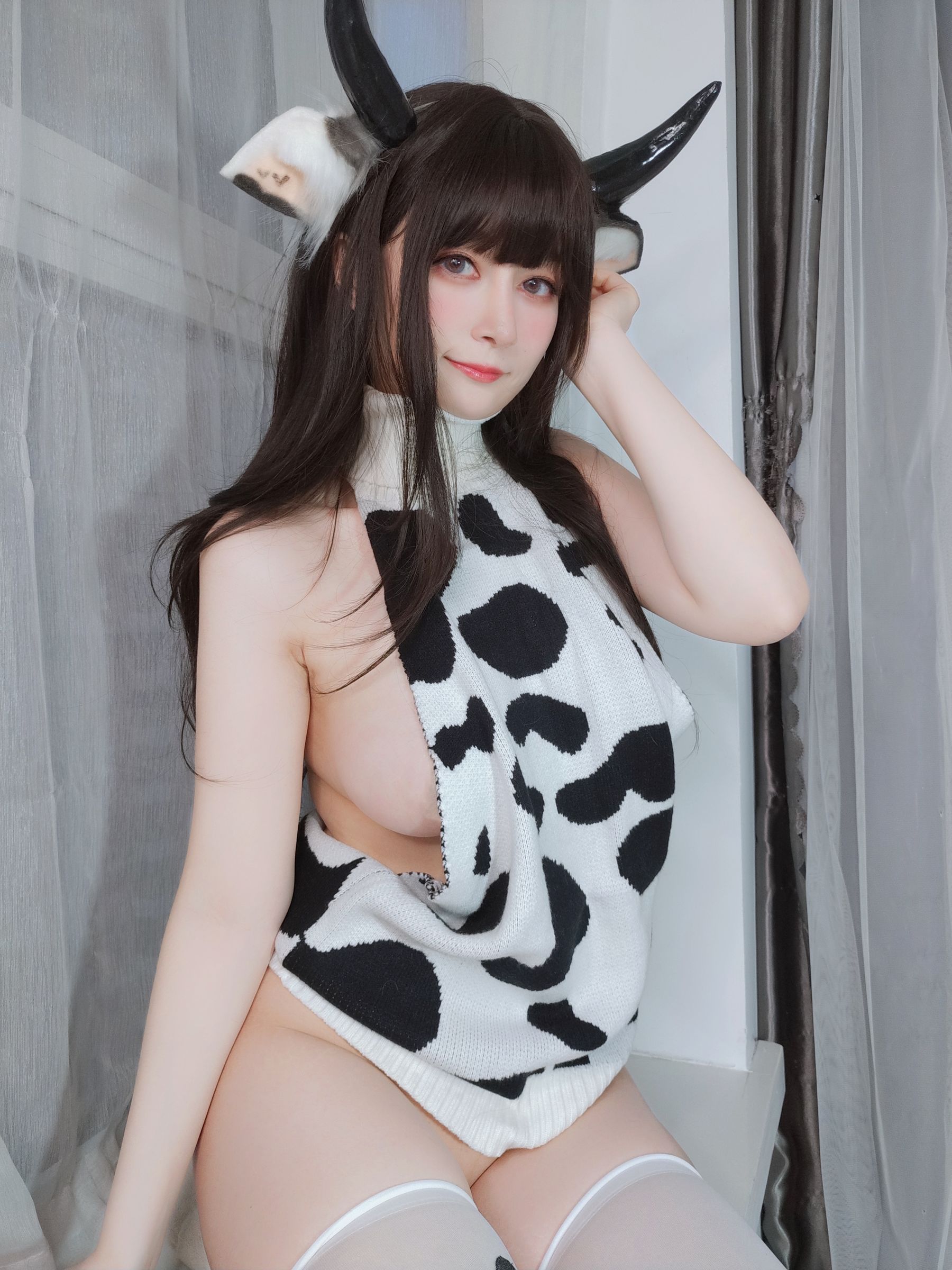 Coser小姐姐白银 – 可爱的奶牛 [27P]