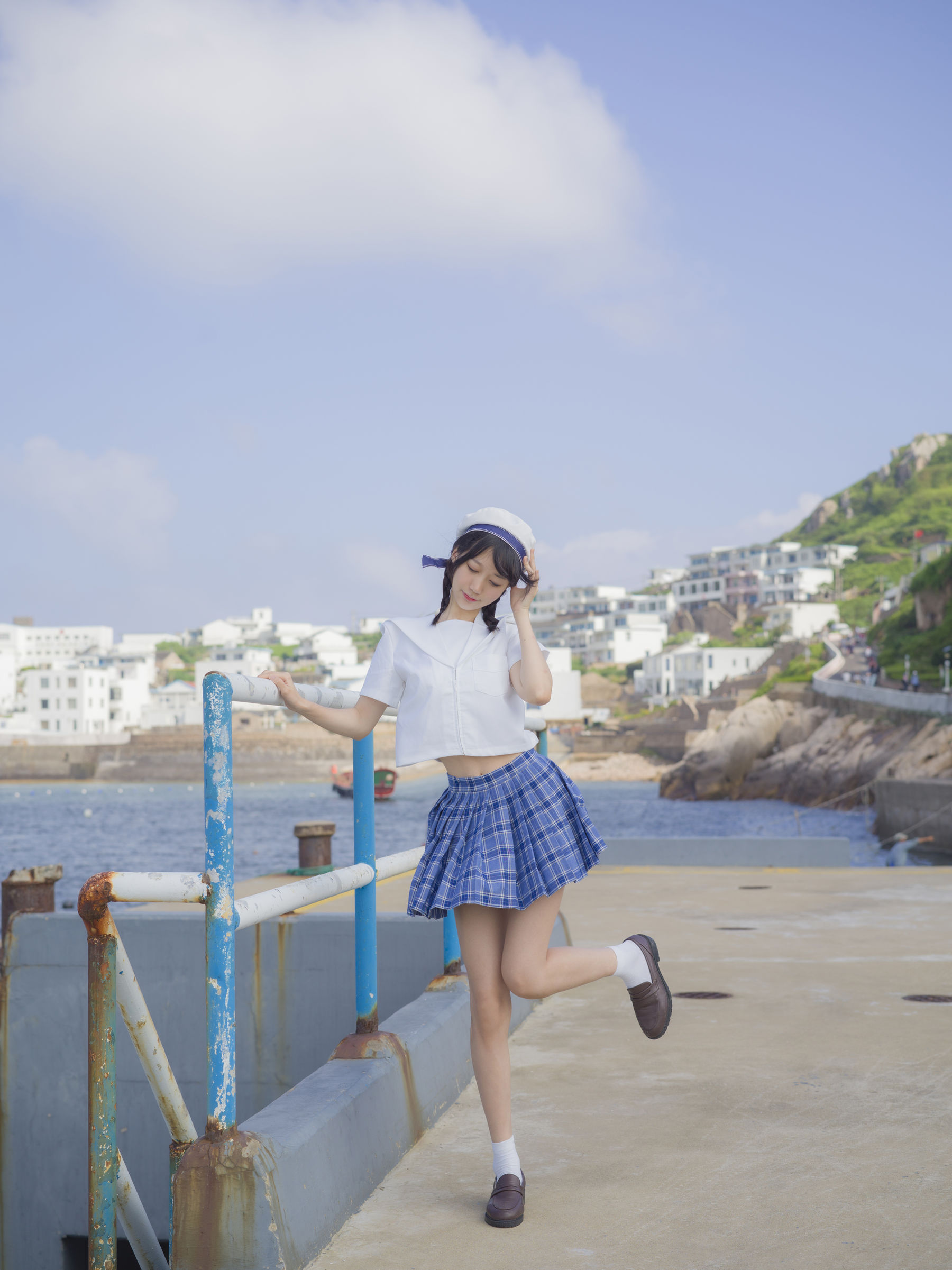 [Cosplay写真] NAGISA魔物喵 – 海风与少女 [14P]