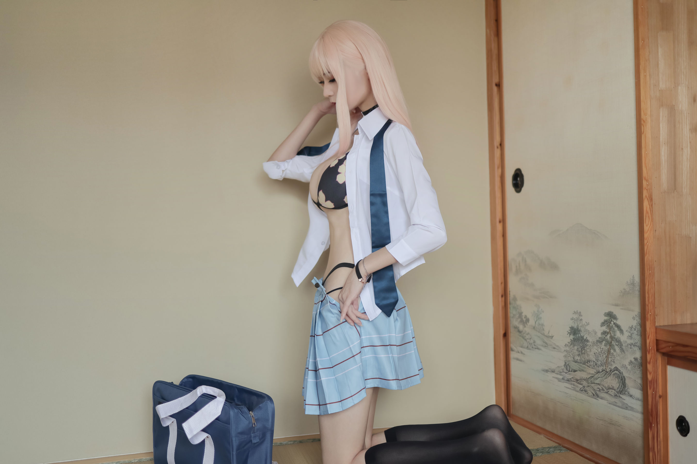 动漫博主爱老师_PhD – 喜多川海梦 校服 泳装 [17P]