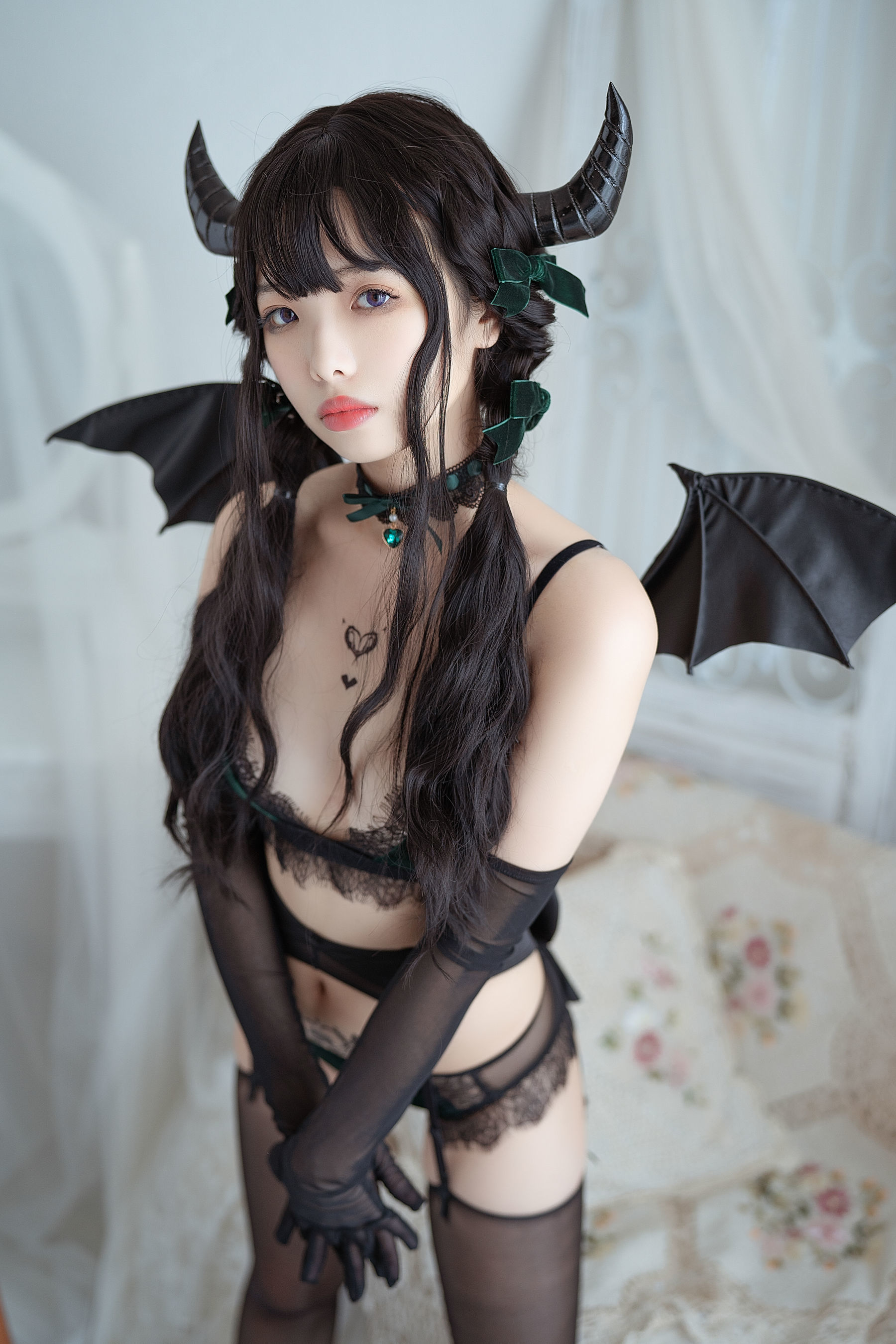 [萝莉COS] 雯妹 – 魅魔 Proud devil [50P]