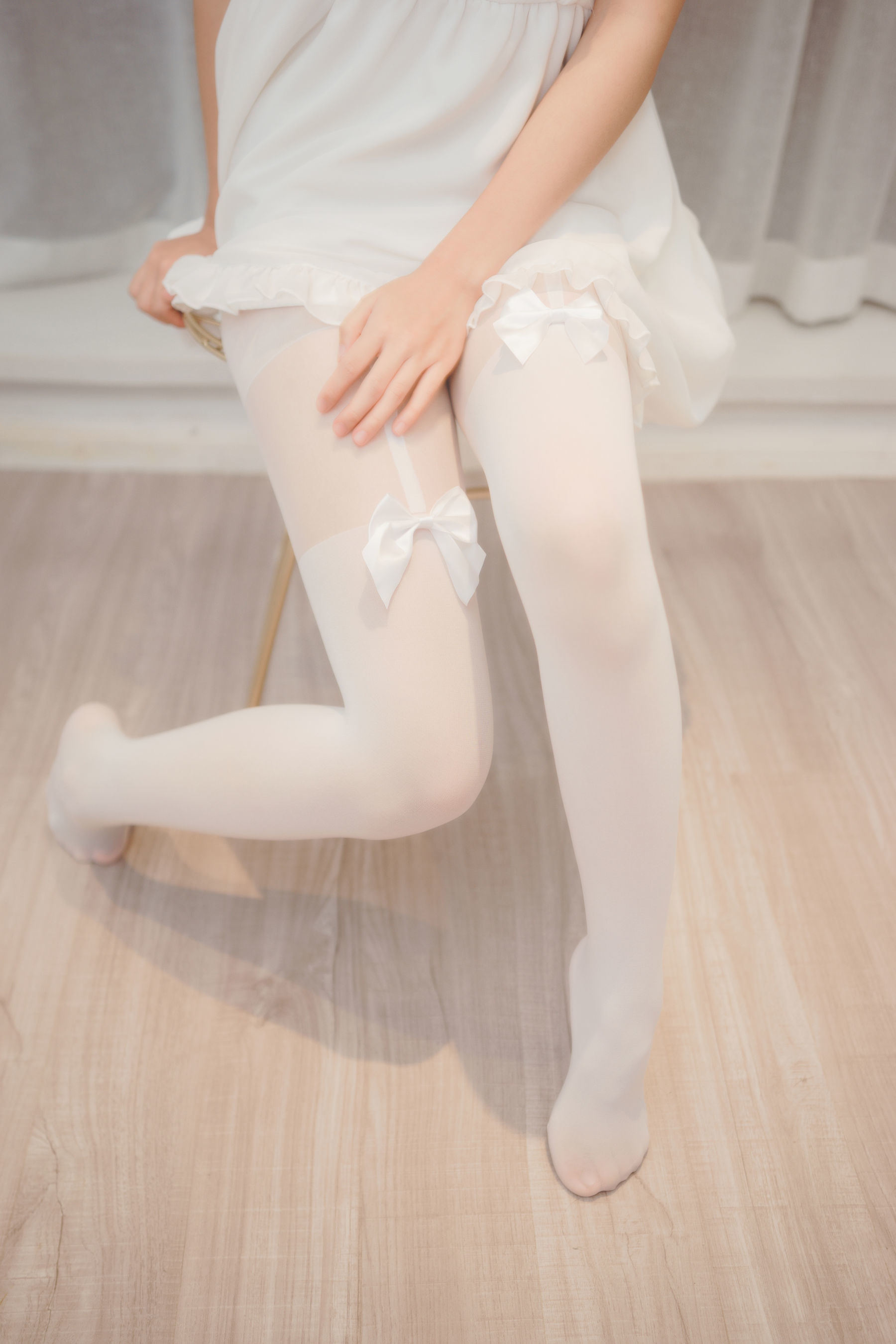 [萝莉COS] 面饼仙儿 – 白色空间 [9P]