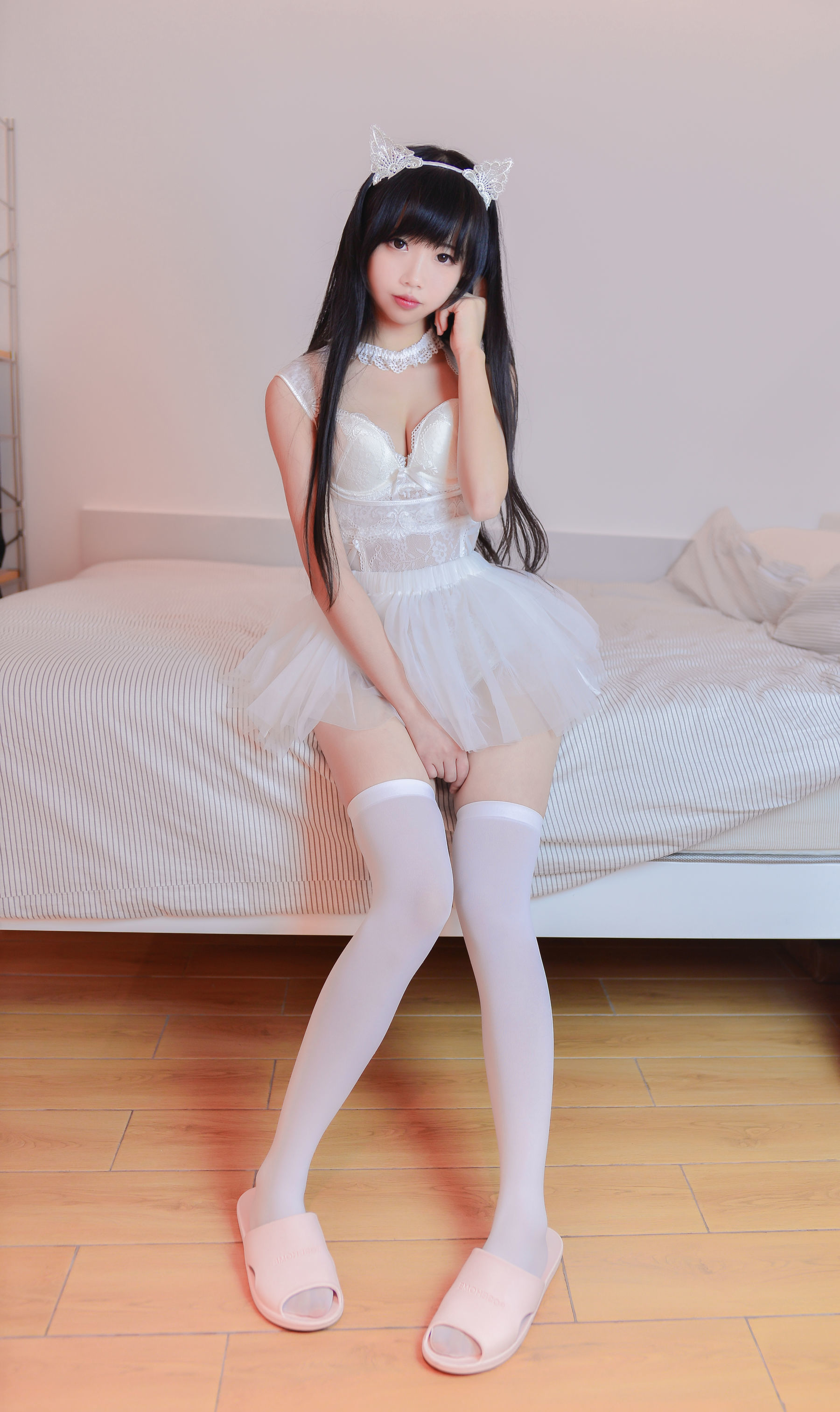 [萝莉COS] 雪琪SAMA – 猫系少女白猫 [31P]